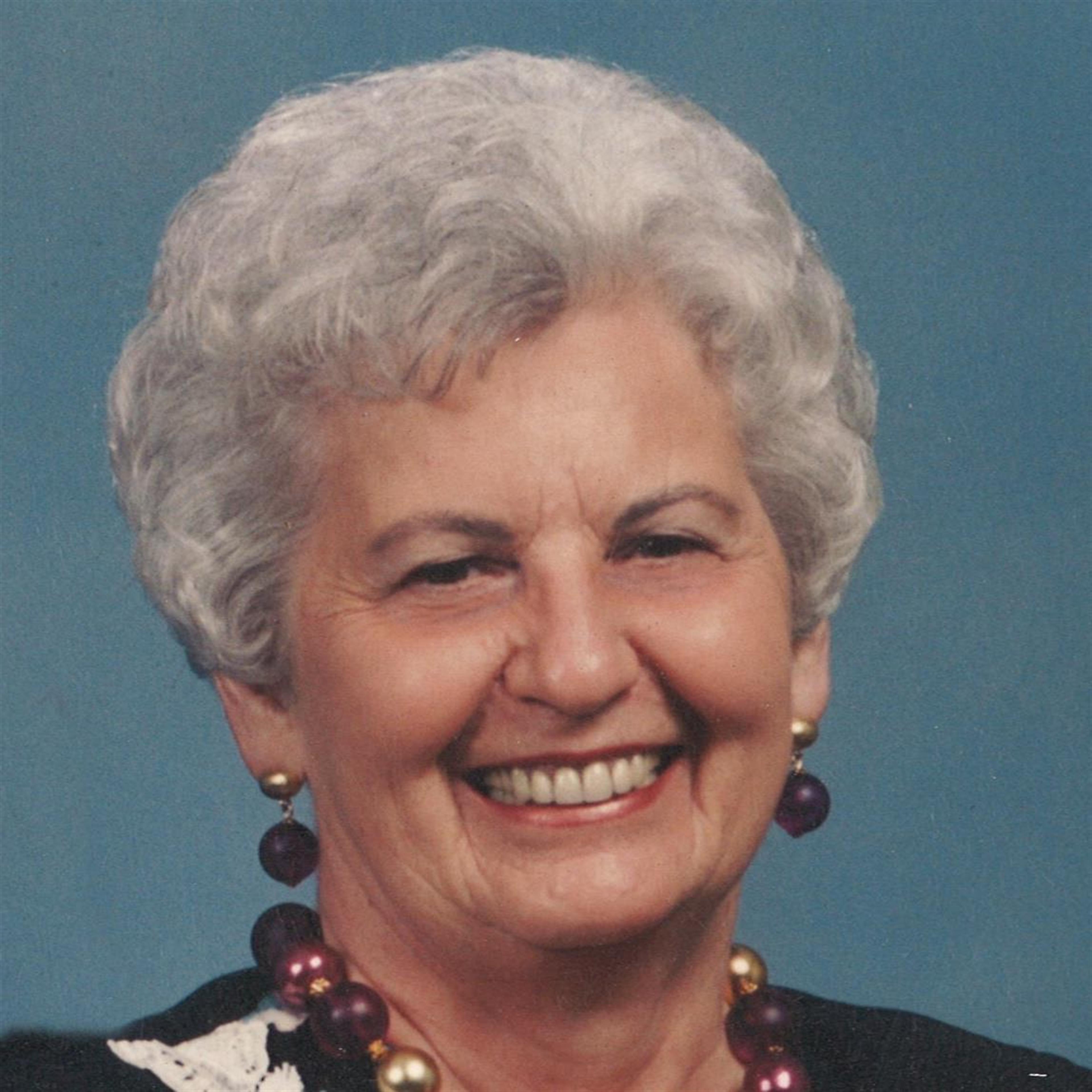 Lois  Vivian Kuykendall