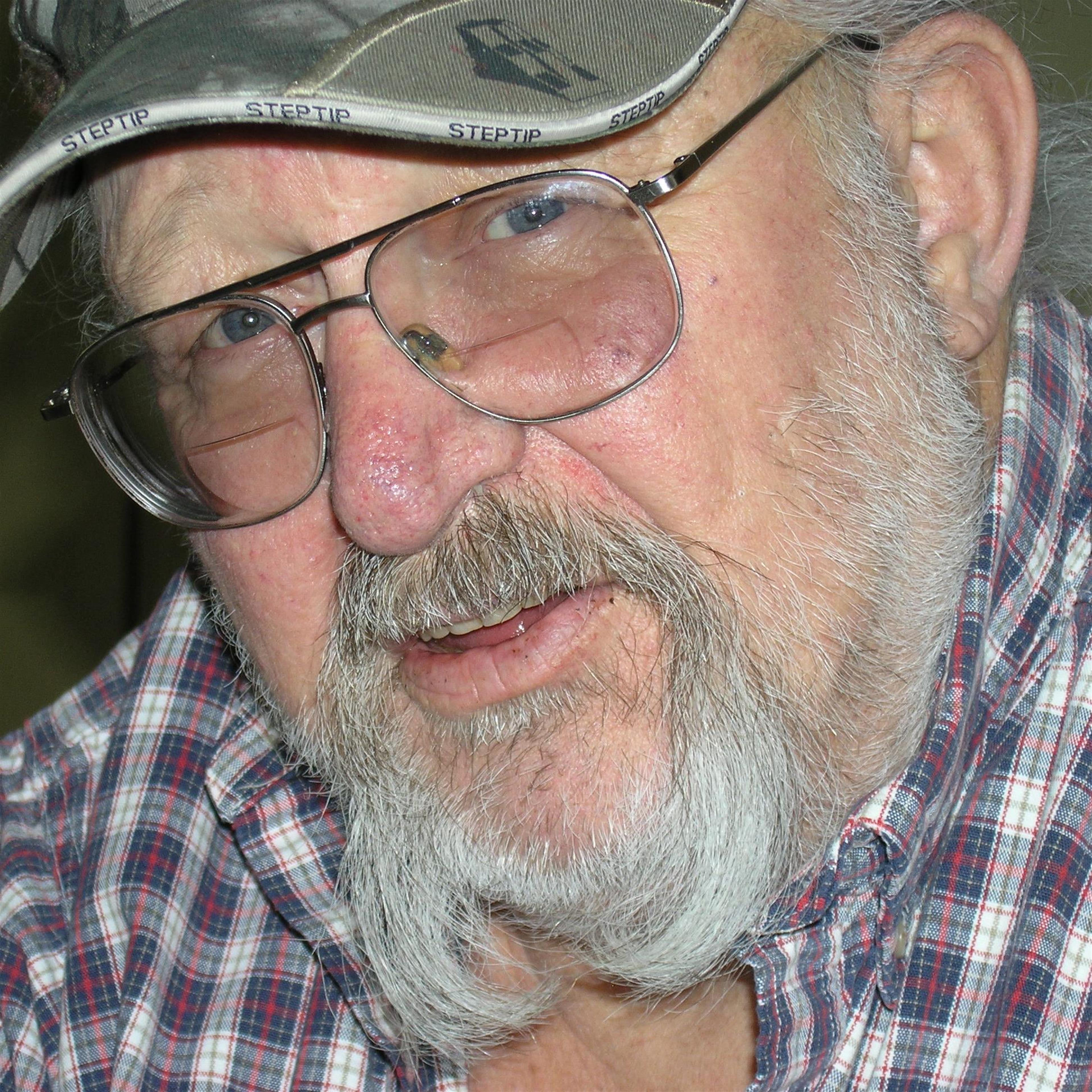 Darwin K Olsen's obituary picture
