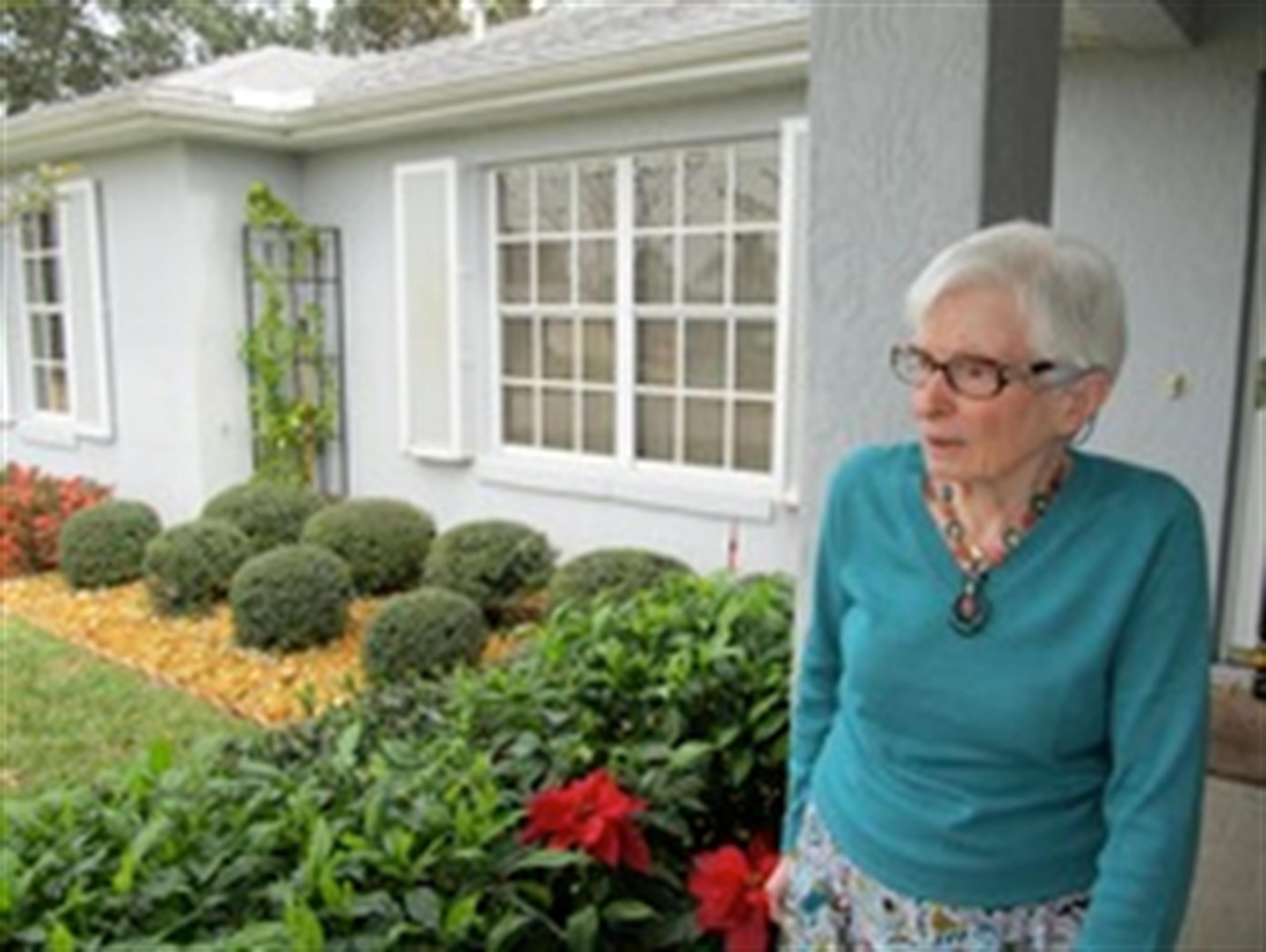 Dorothy 'Phyllis' T Howard