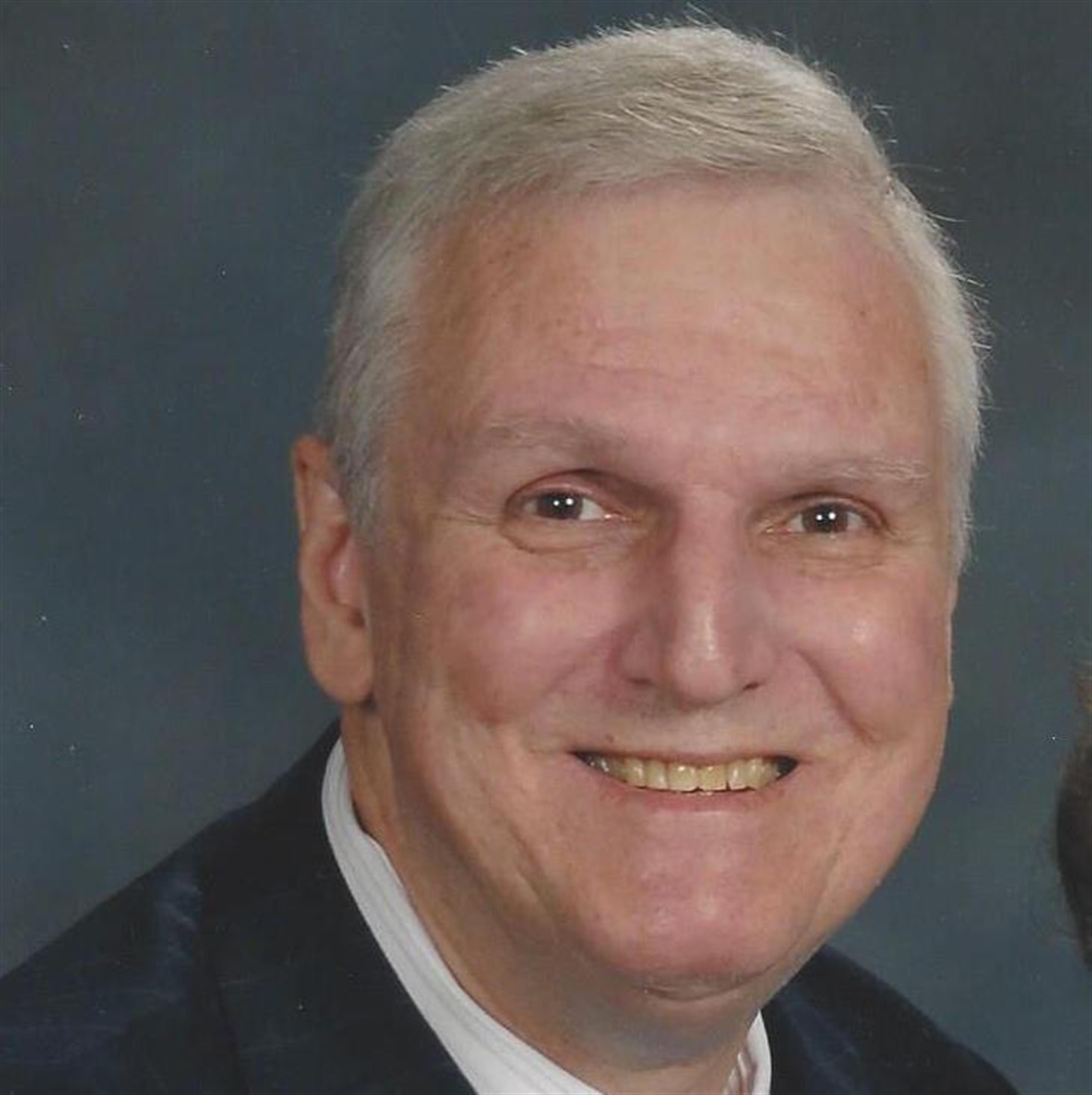 Robert  Weldon "Bob"  Macmaster 