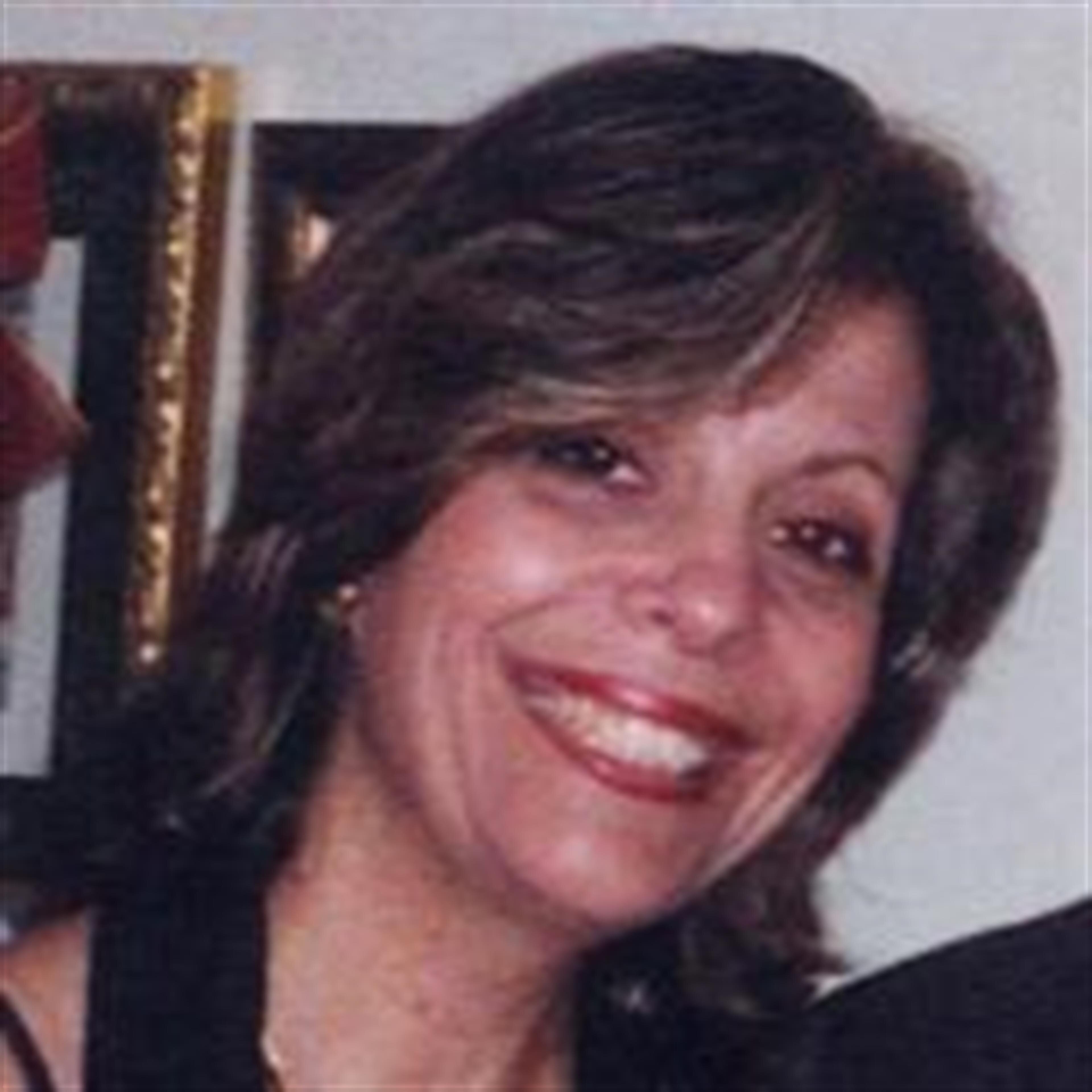 Elena Lourdes Angulo