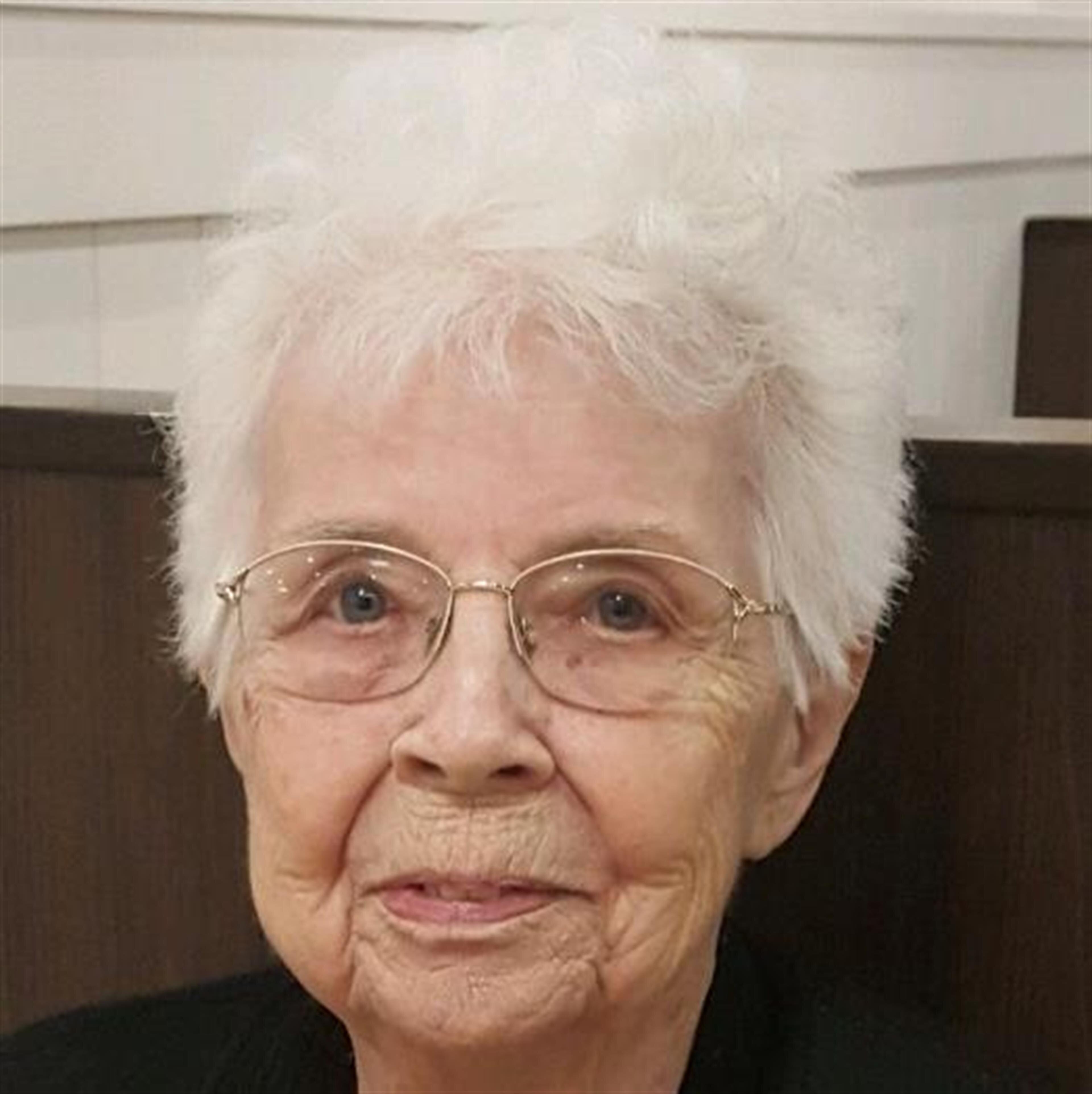 Jeannette T Sahr