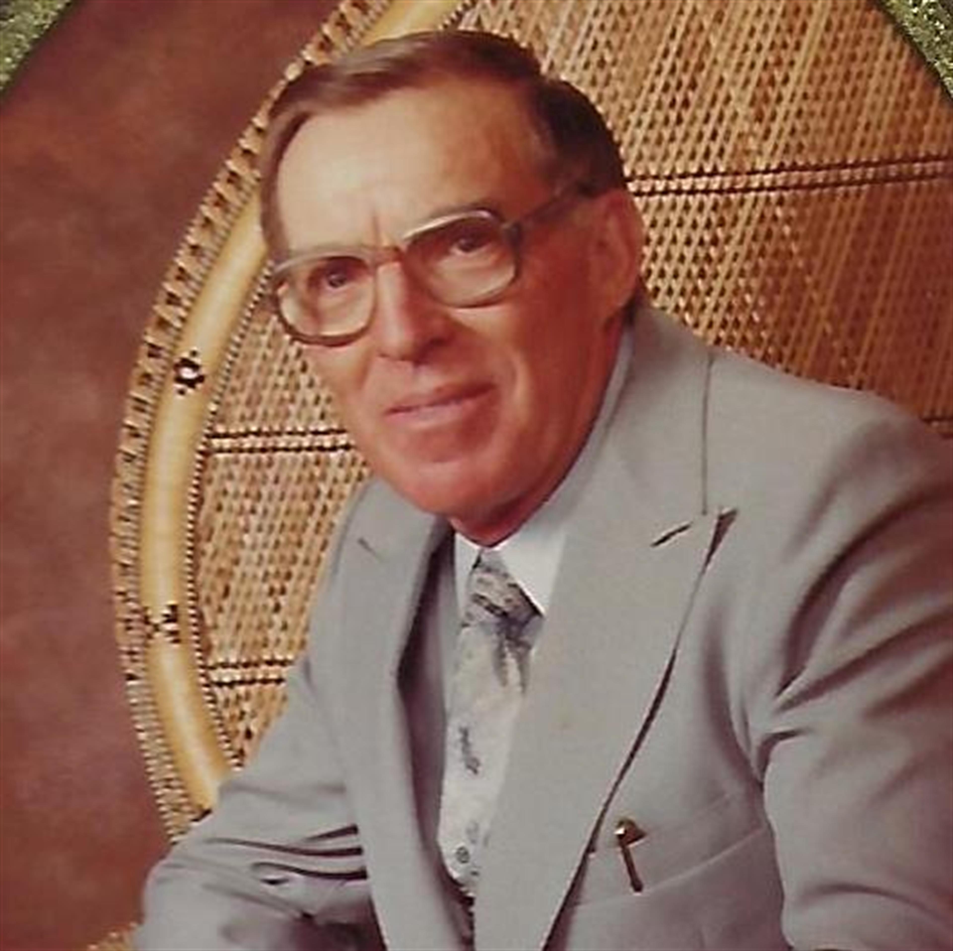 Rev. Howard L Davis (Seymour)