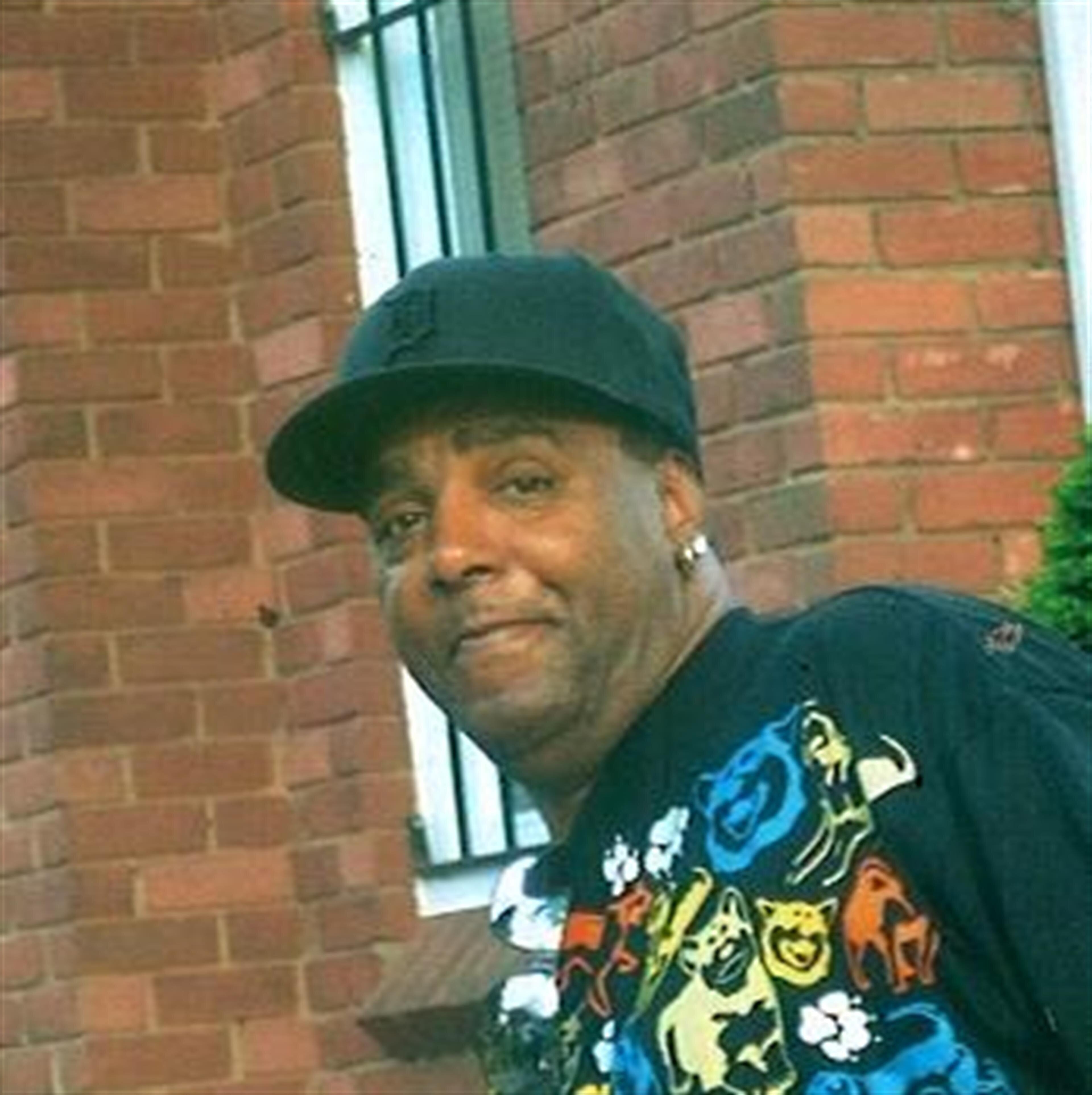 MR.  ROBERT  ROY HOLT