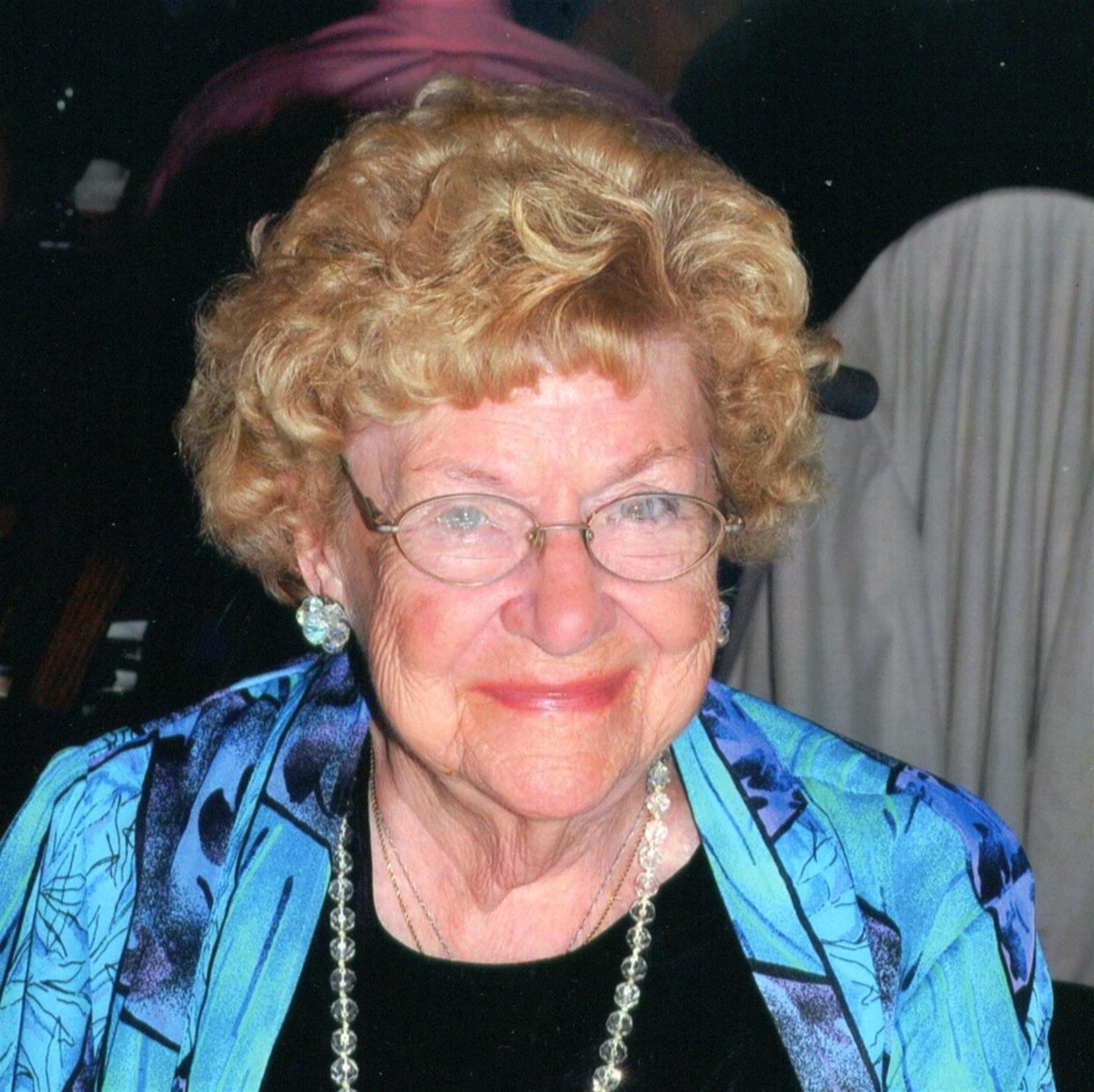 Audrey M Hawthorne