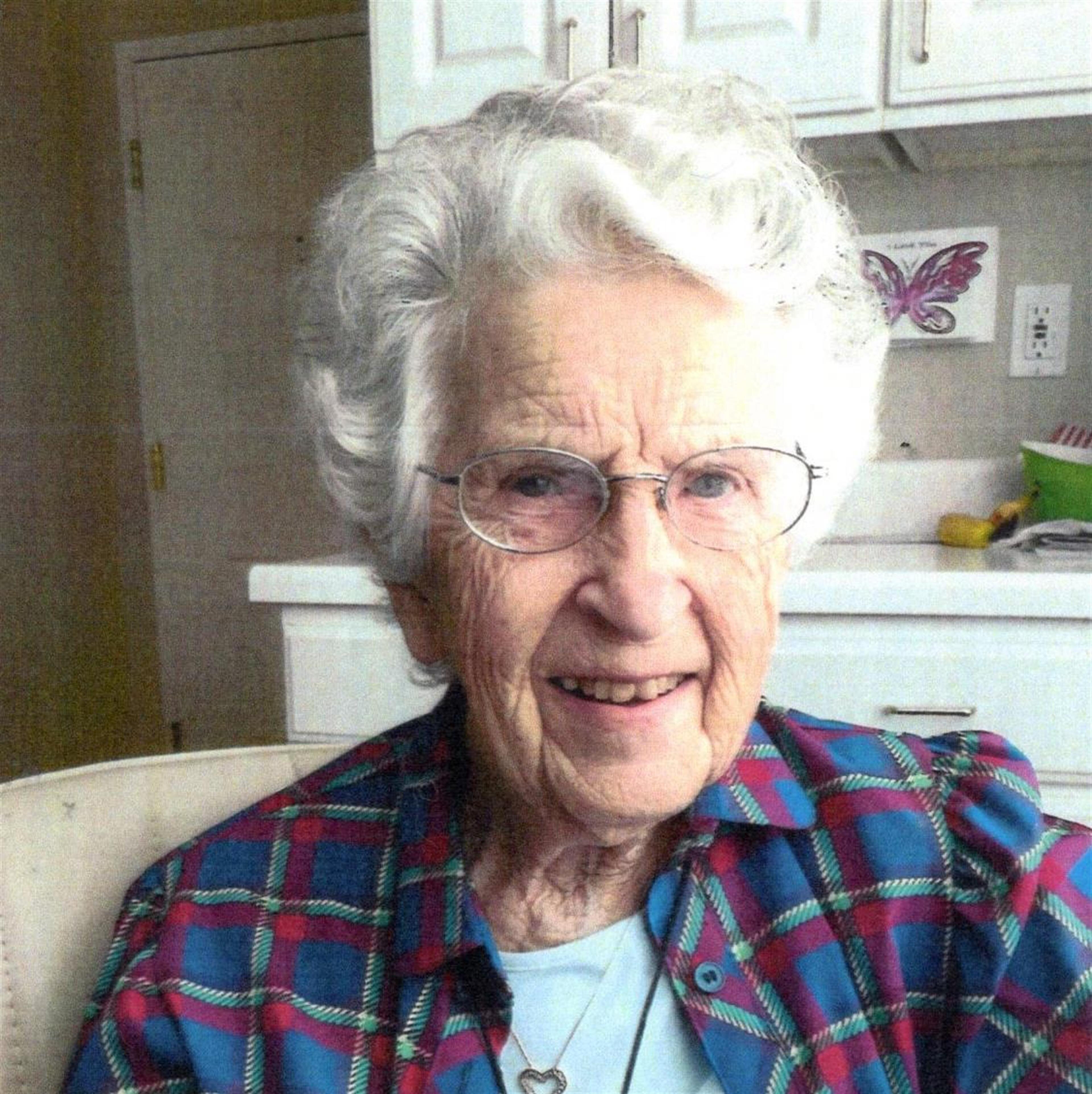 Evelyn S Hardesty