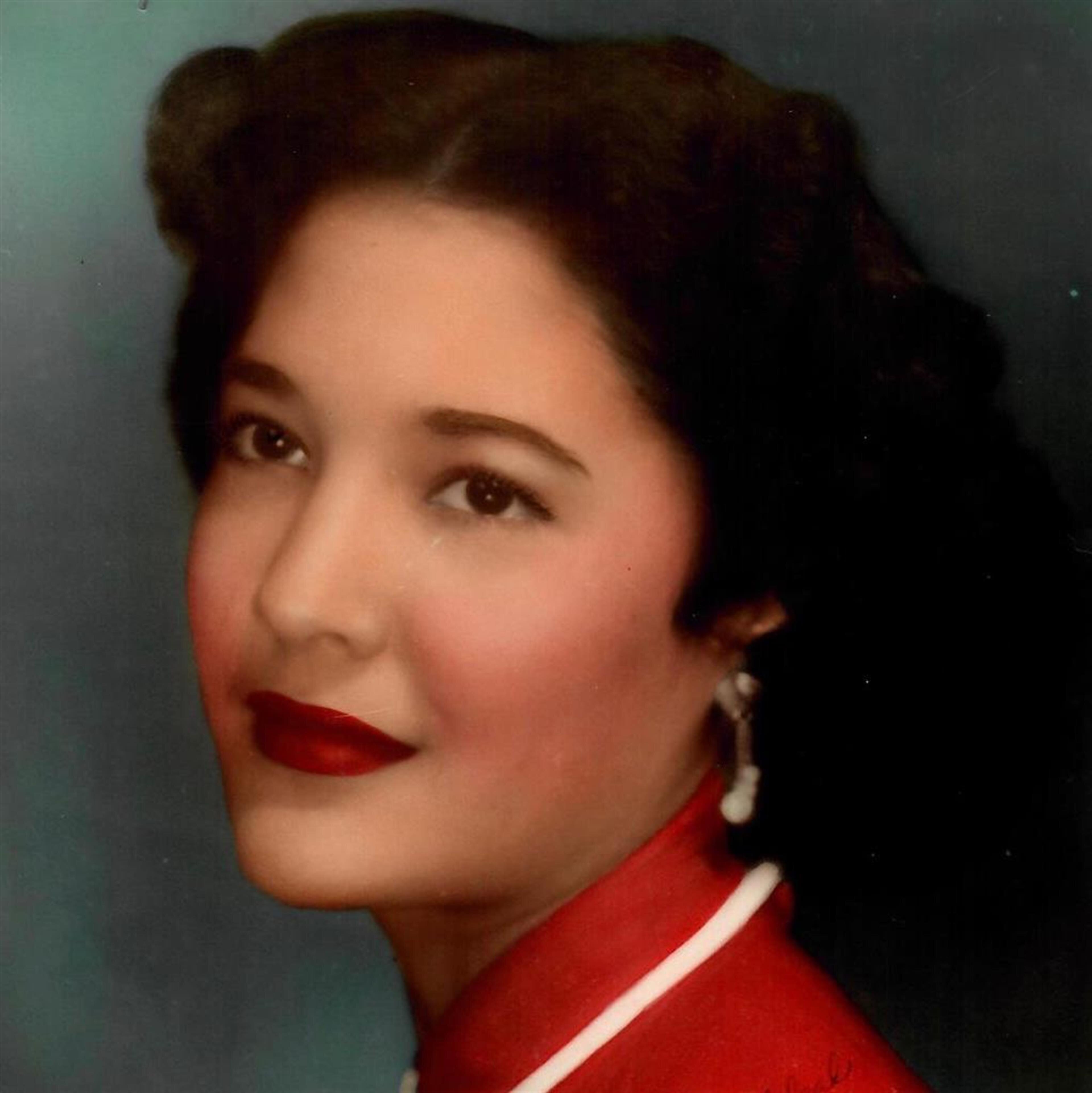 Luz "Betsy" Heins