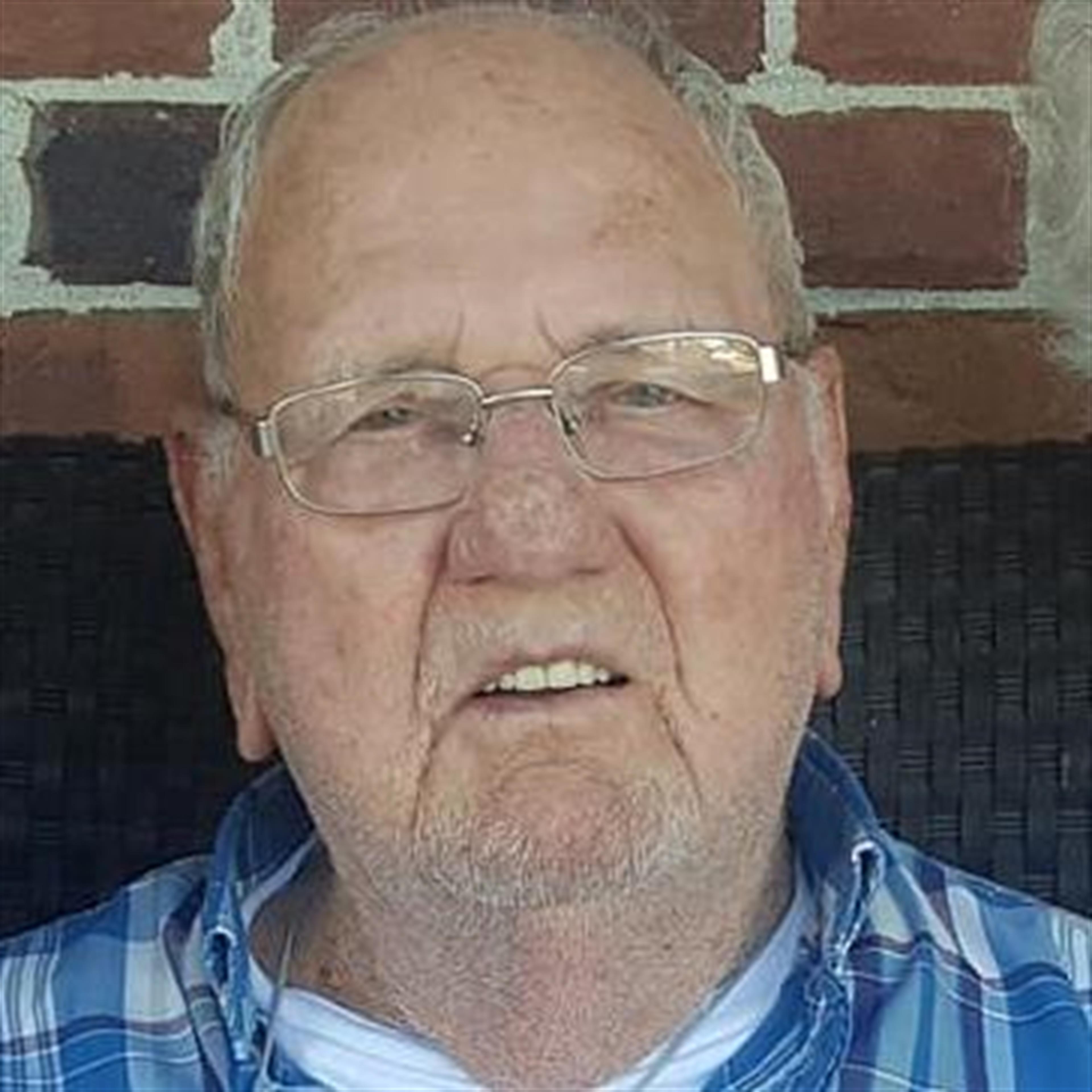 Walter L. Bussell's obituary picture