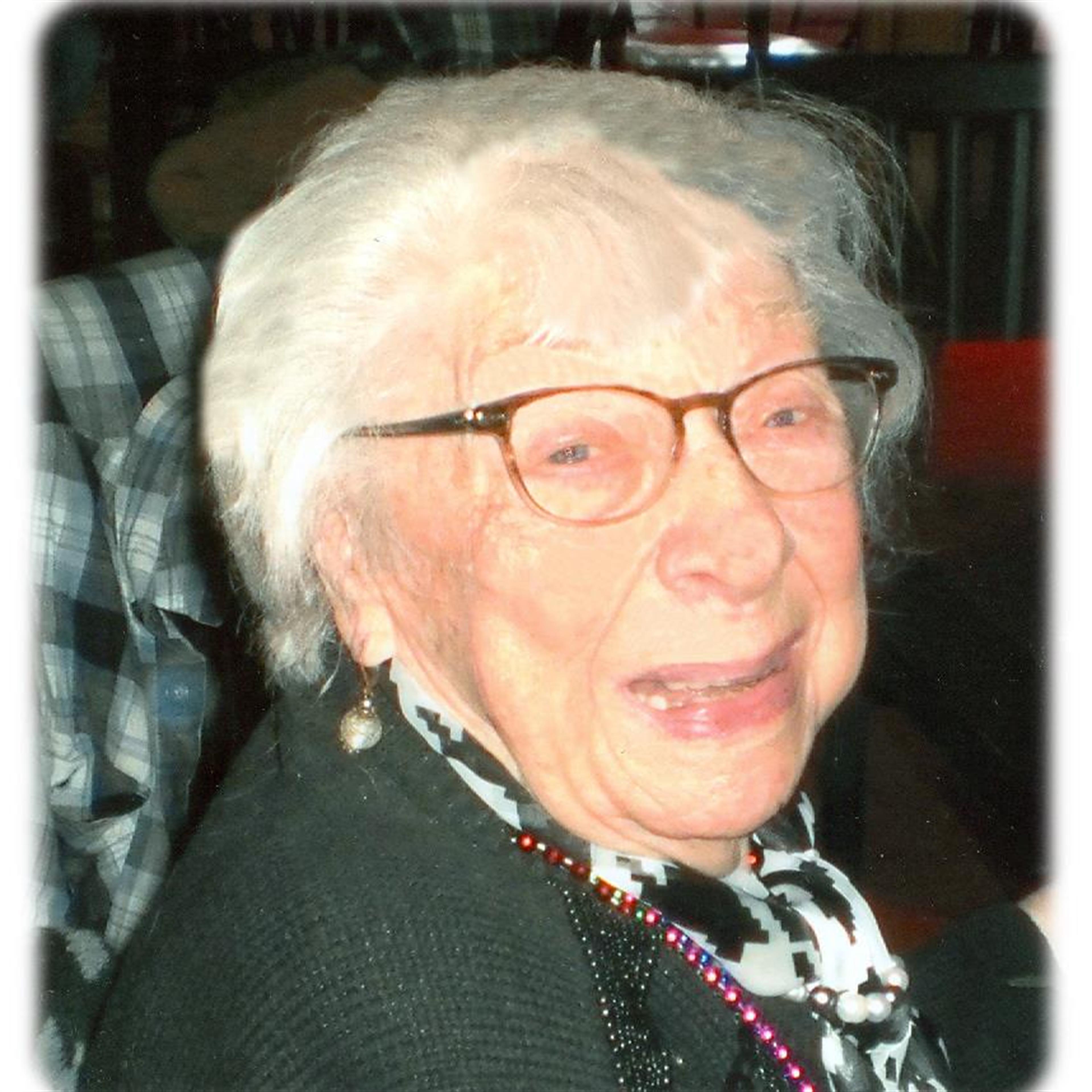 Helen Mae Steahle's obituary picture