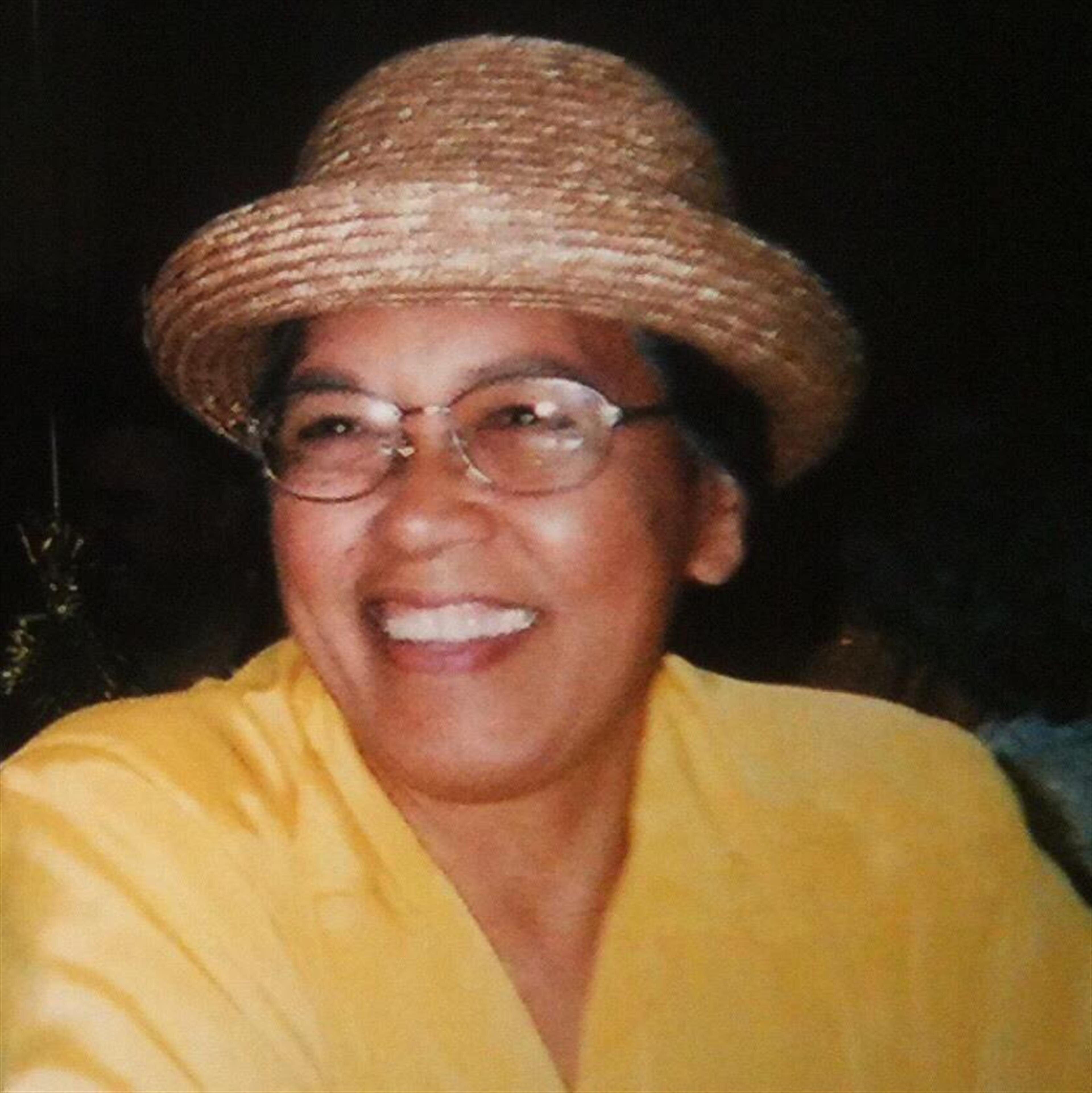 Vivian Pahuanui Flores