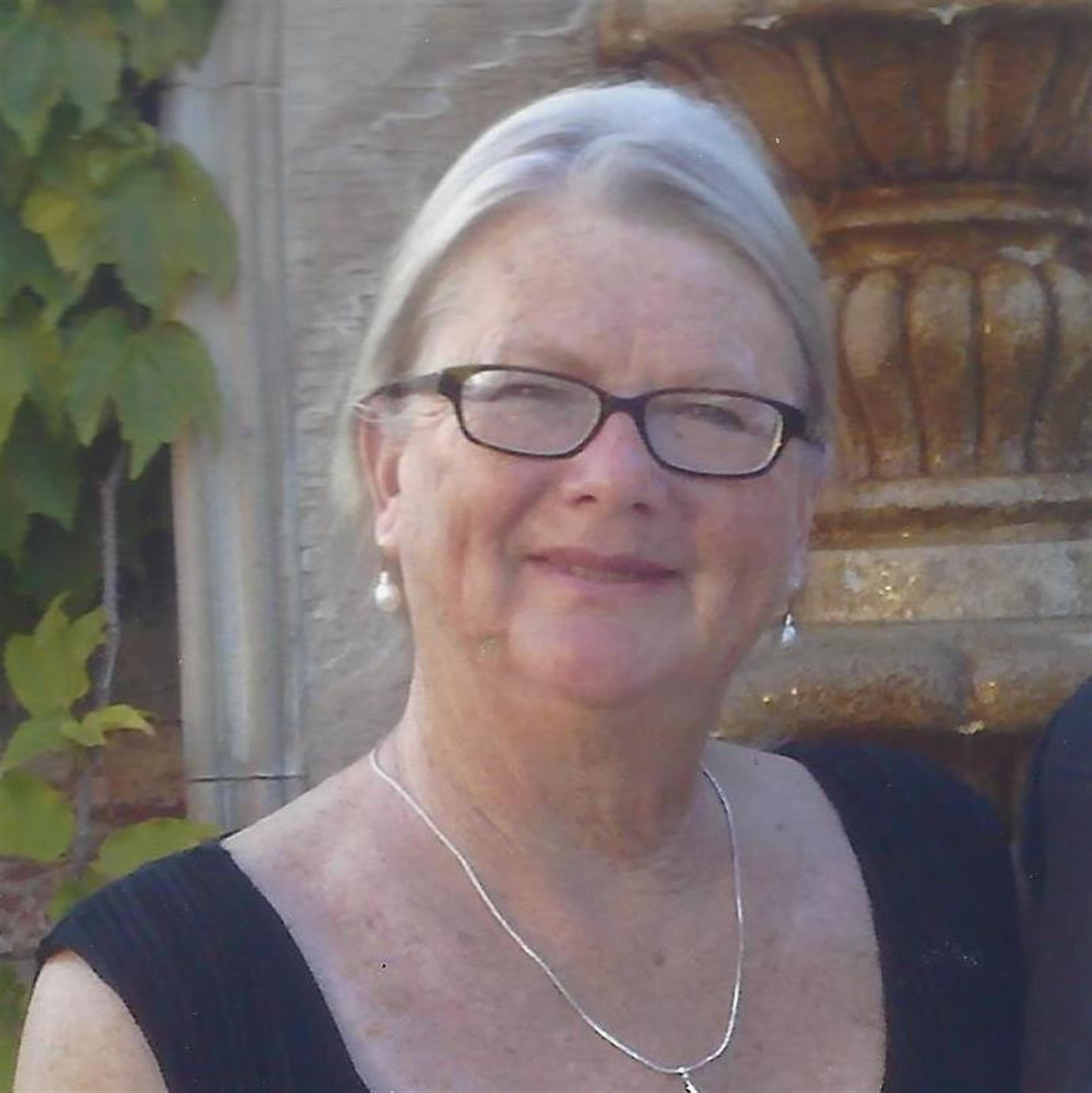 Sandra Davis (Hartville)