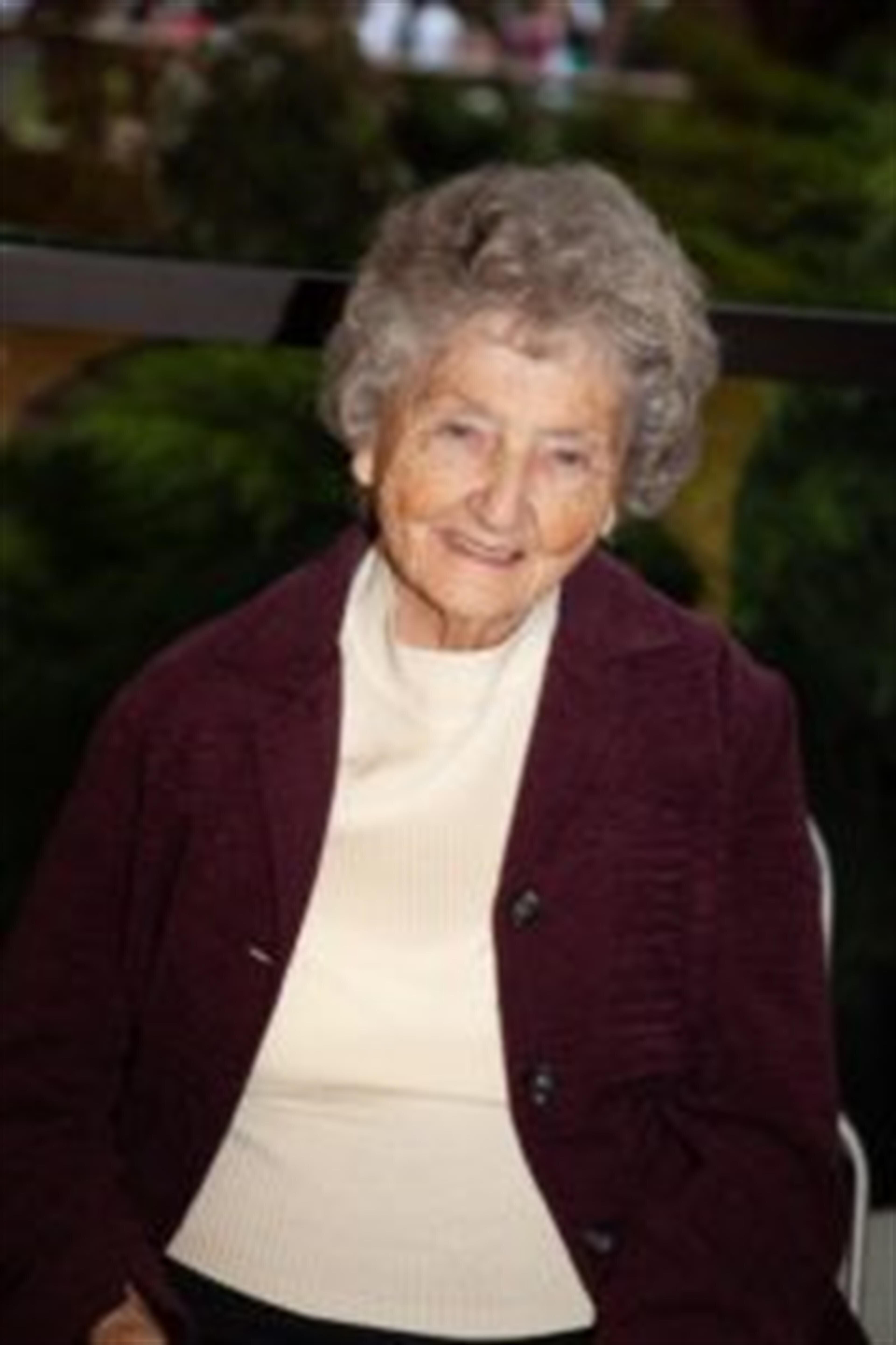 Edna Holt Mills