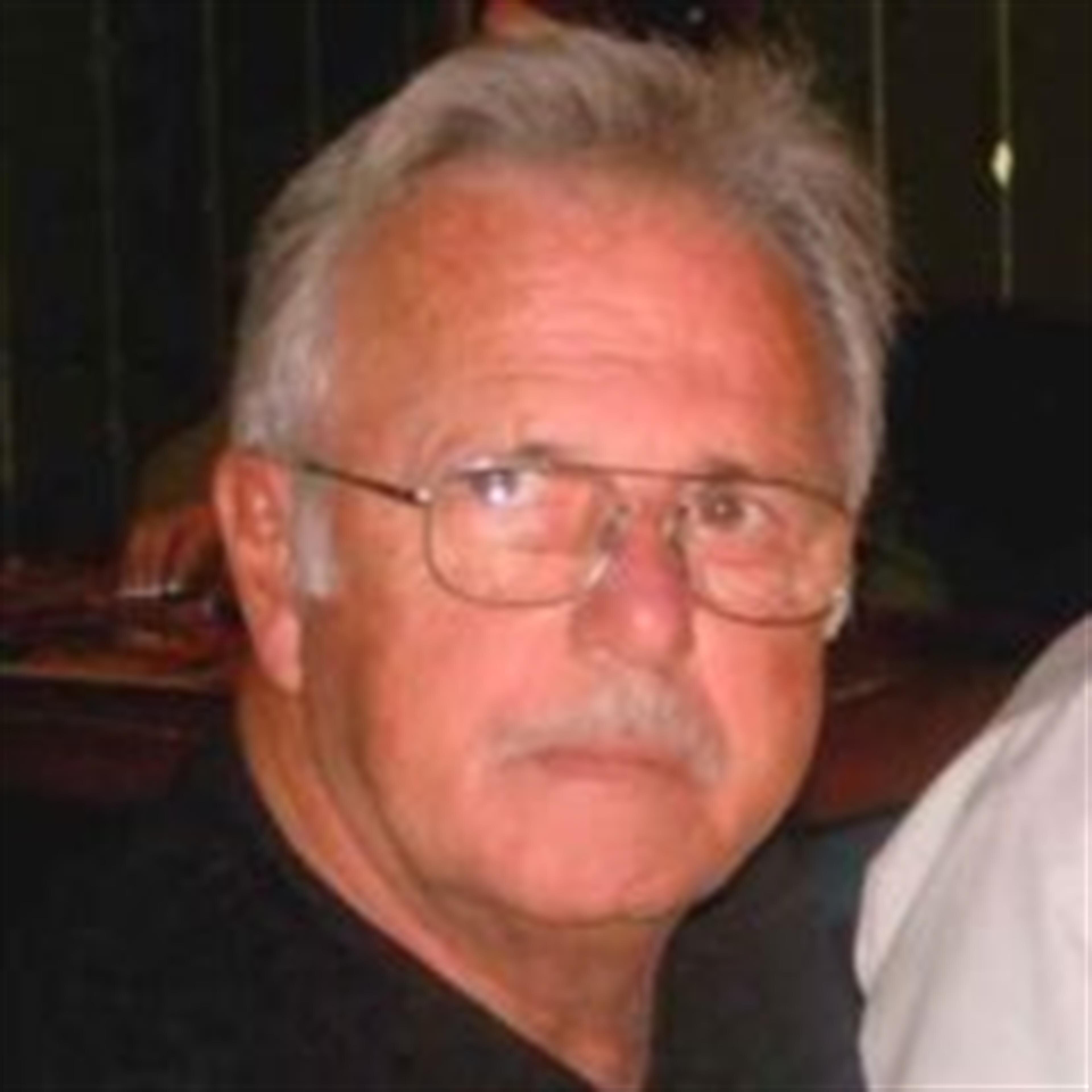 Daniel  Henderson