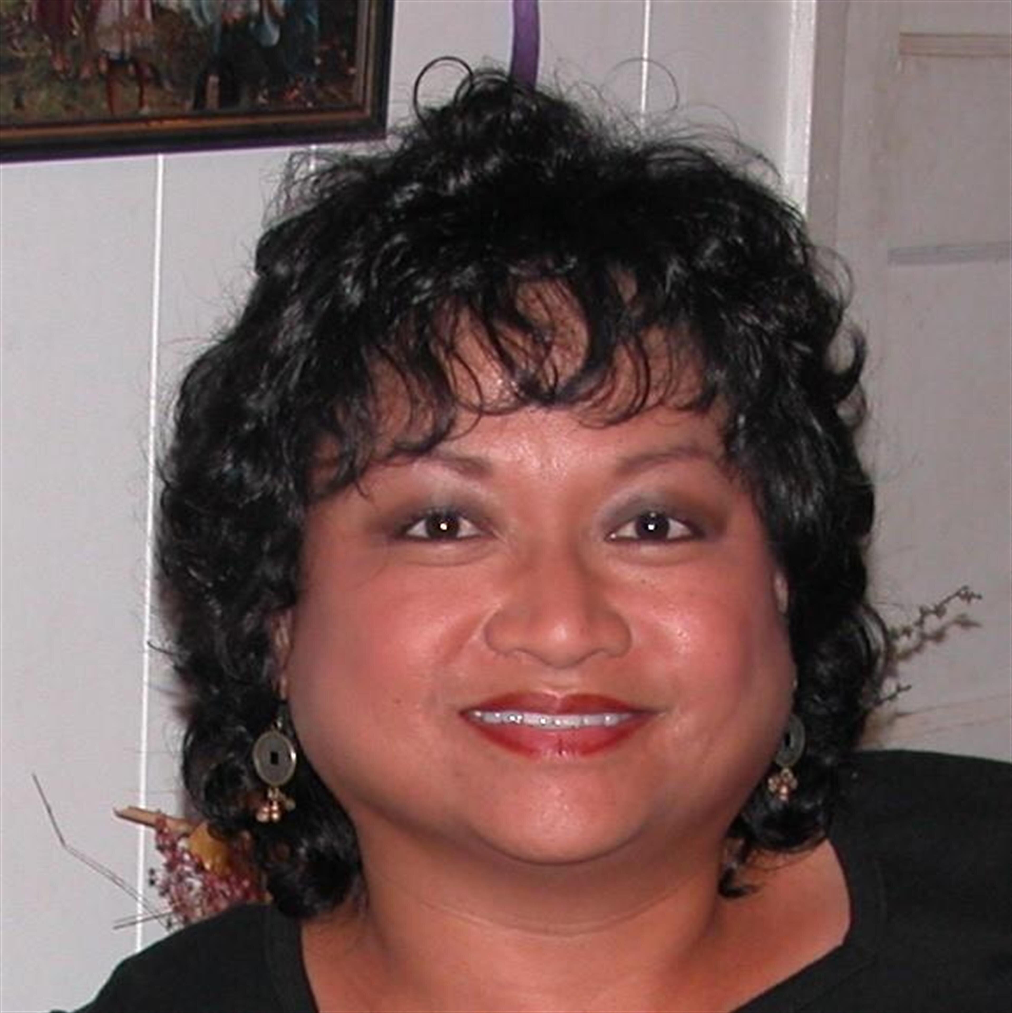 Debbie E Arakawa