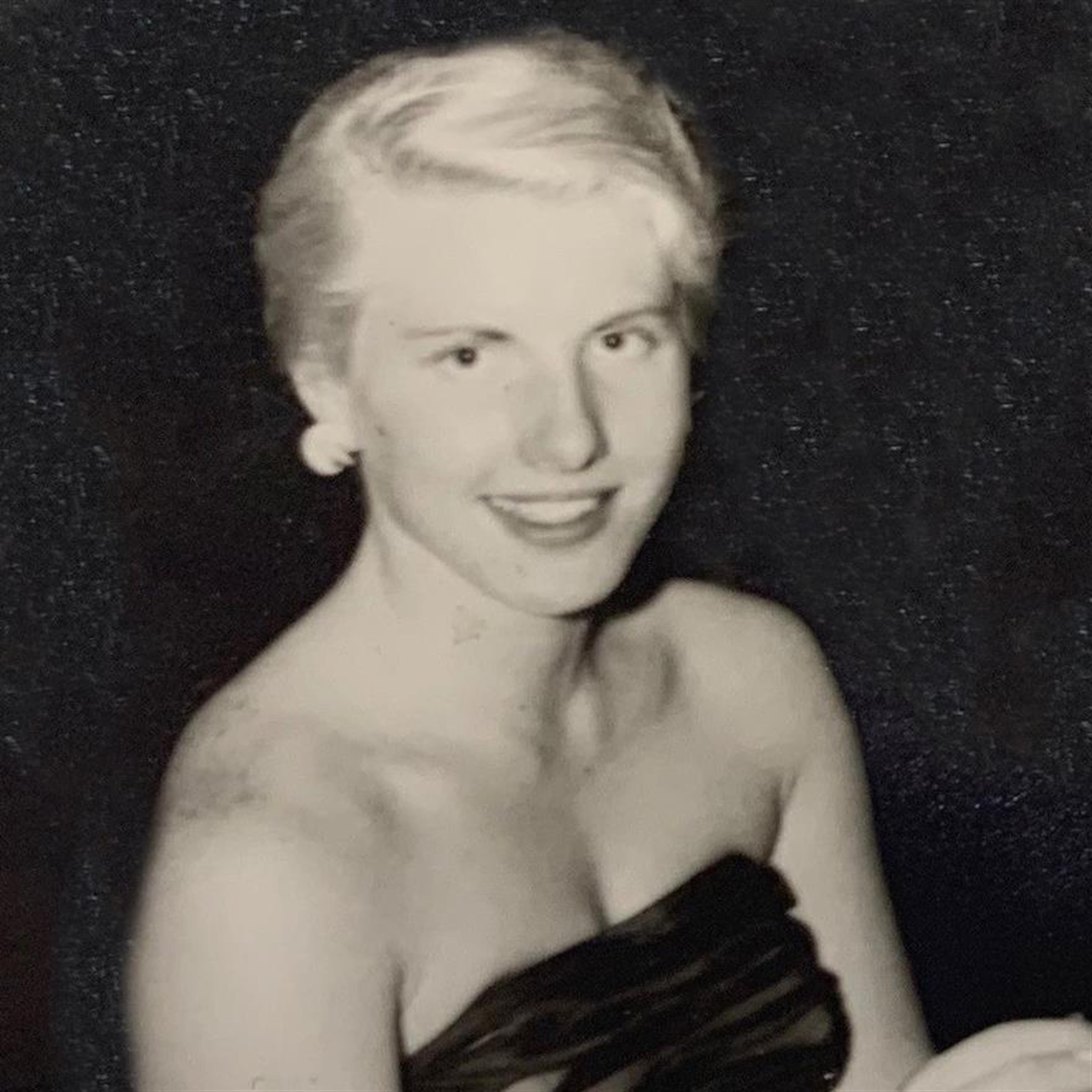 Maxine  Louise Stariha