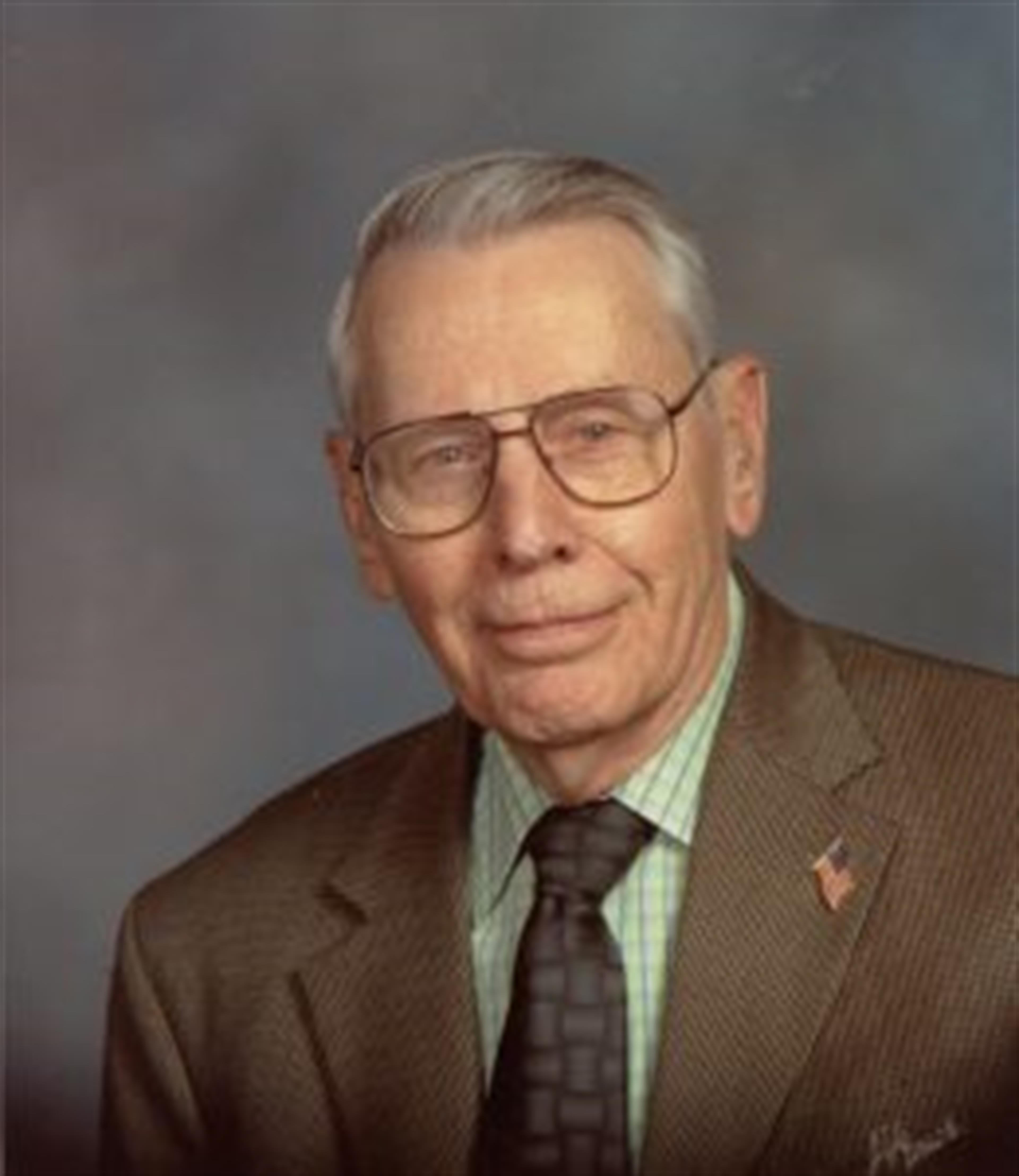 Lloyd Johnson's obituary picture