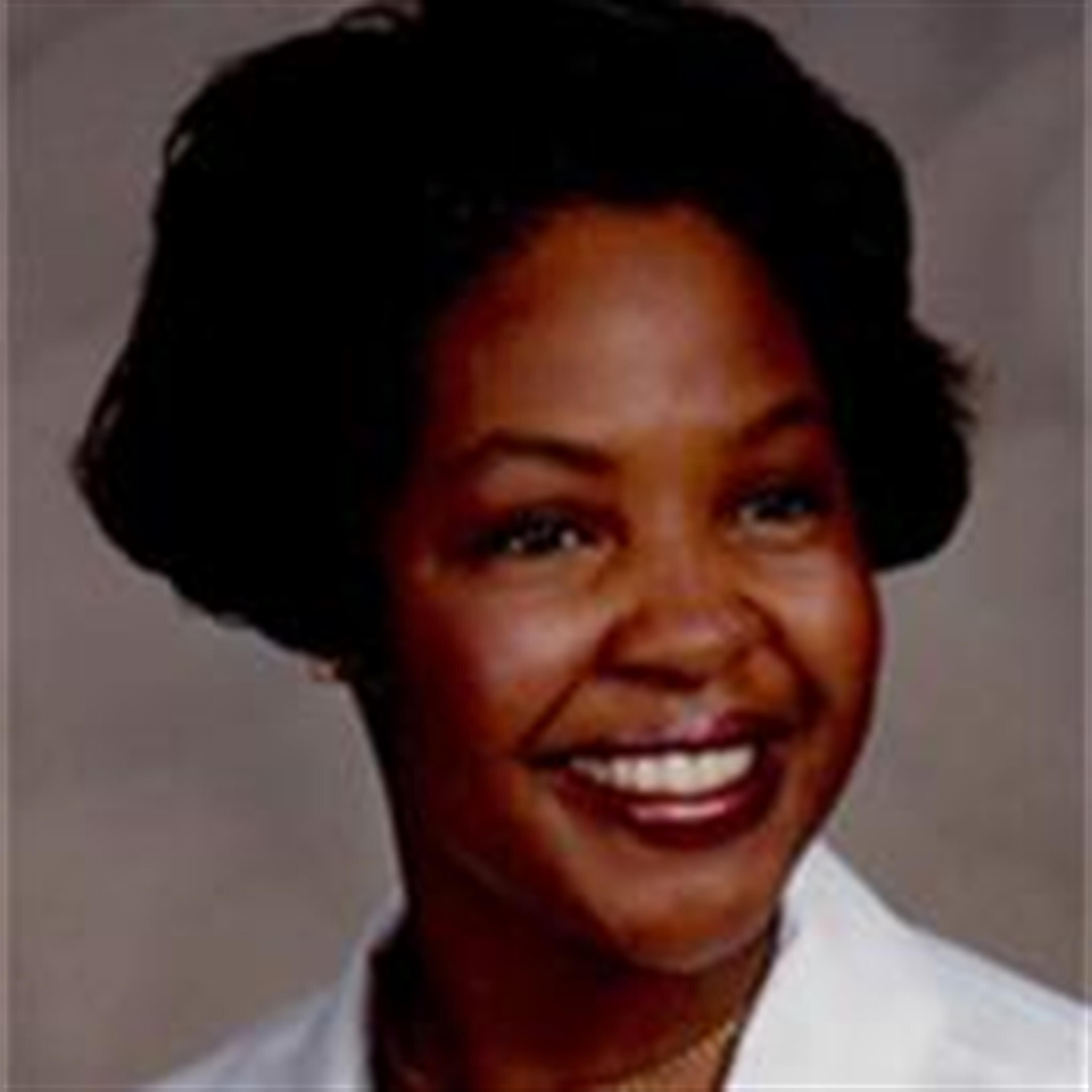 Carmen L Robles