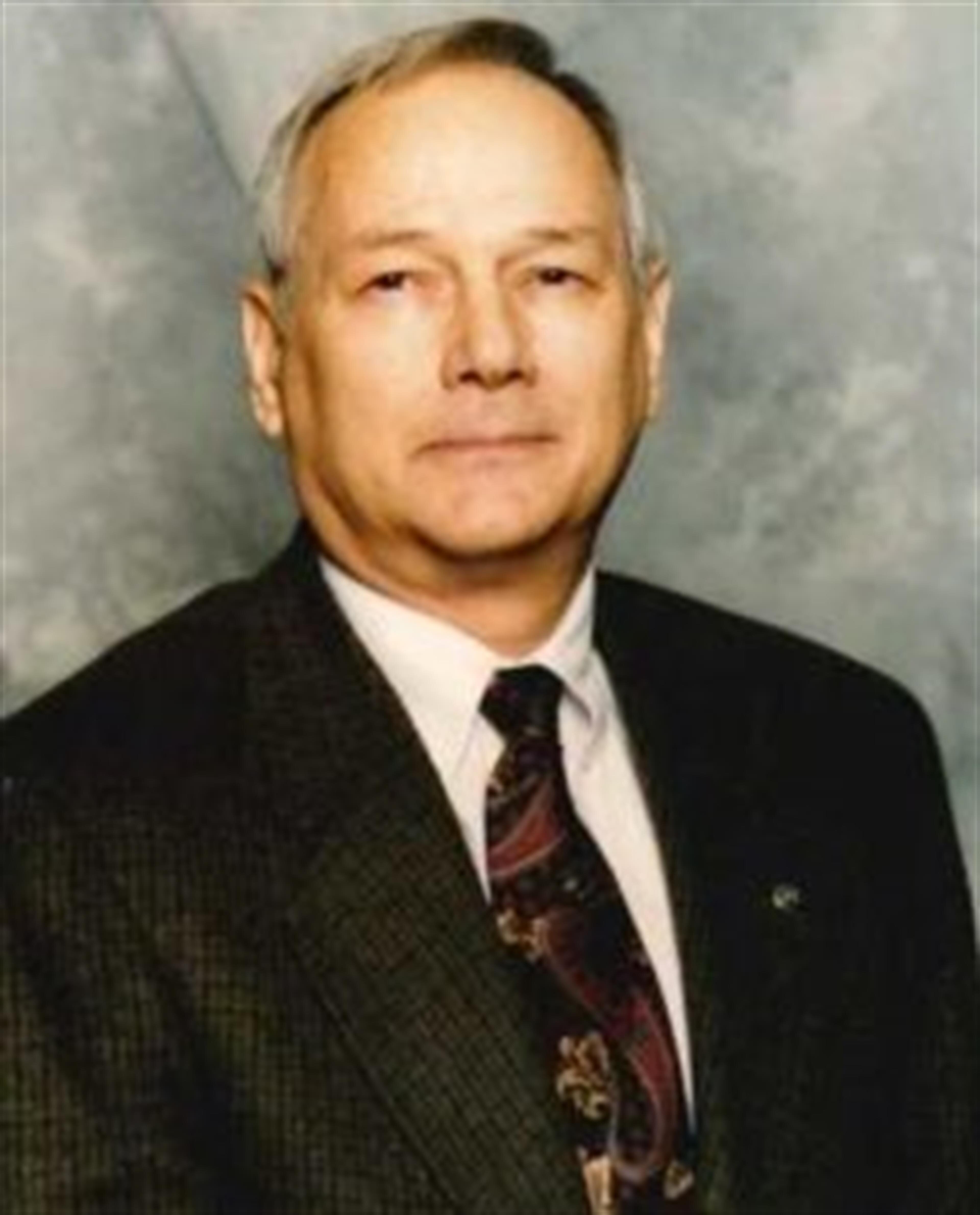 Robert "Bob" Loyd Mackechney