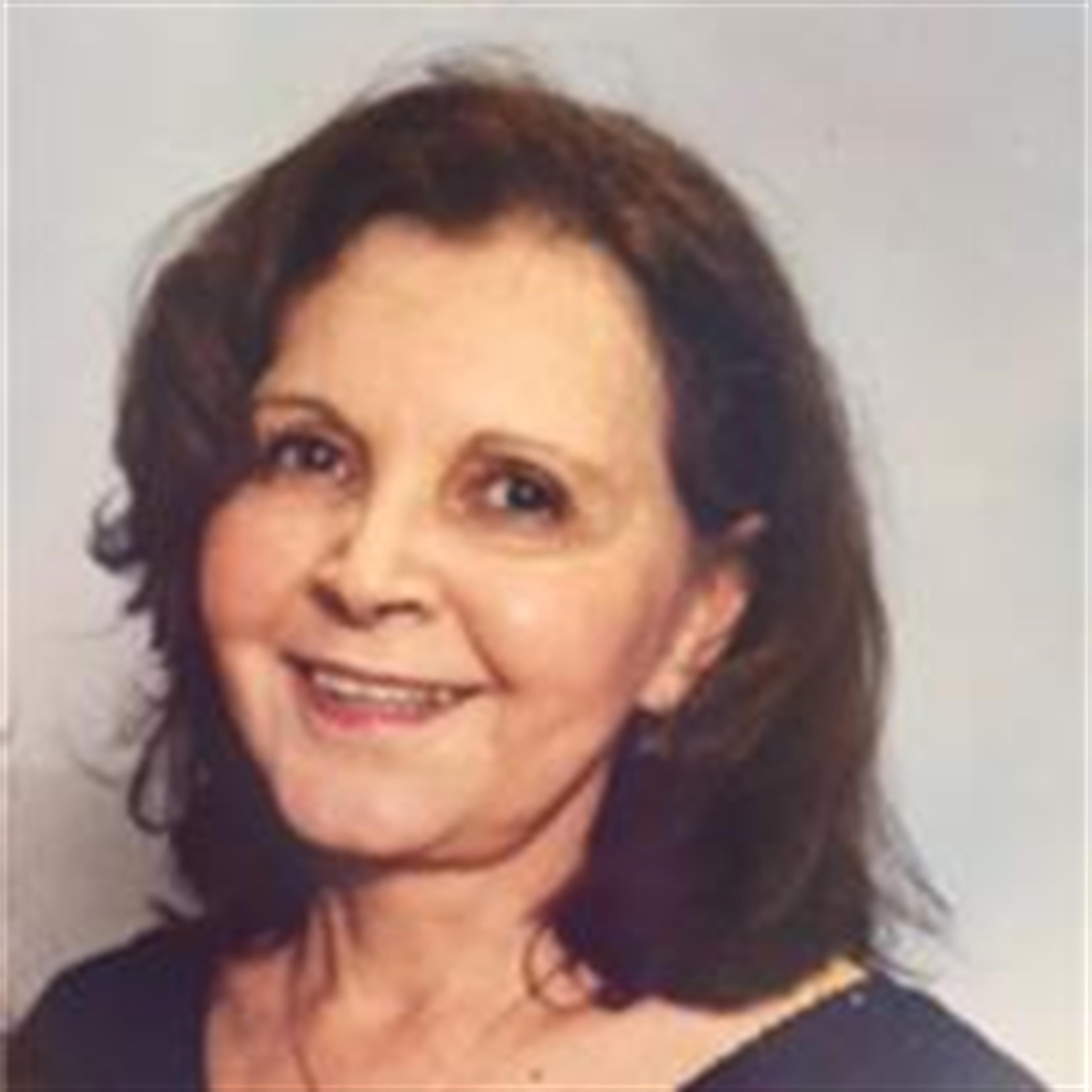 Elizabeth  Ayerdis