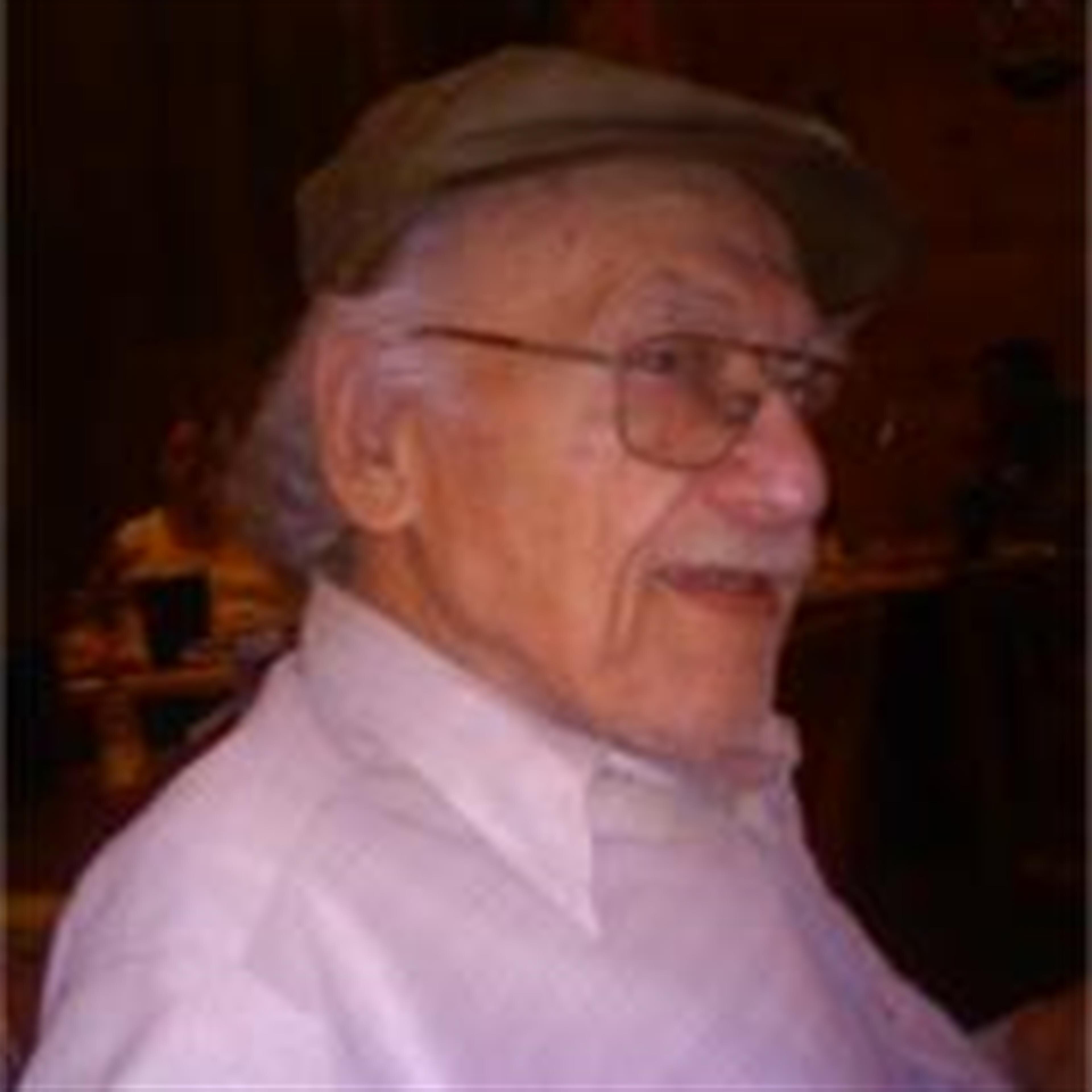 George Komondorea