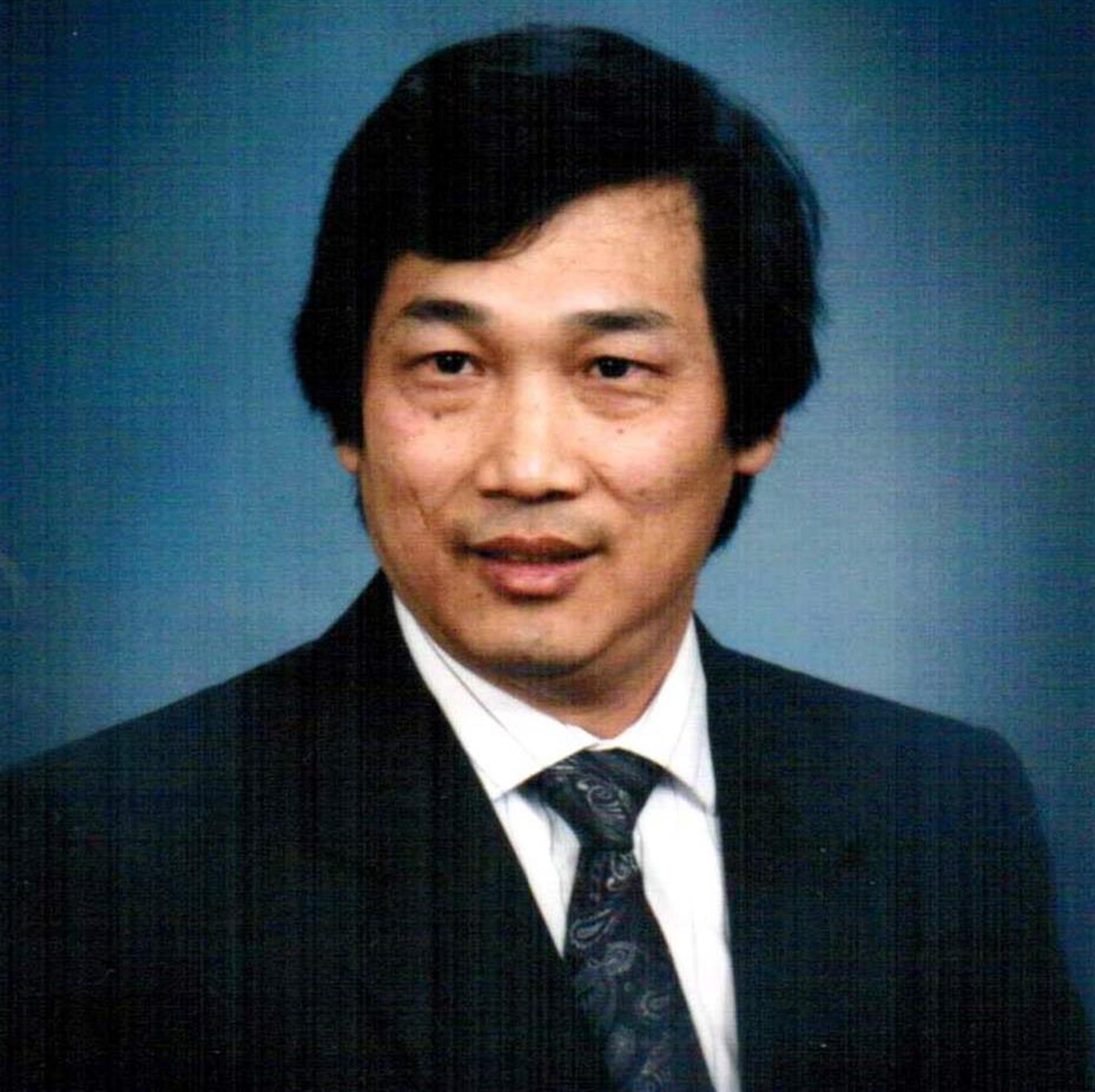 Robert Sisian Tee Tan