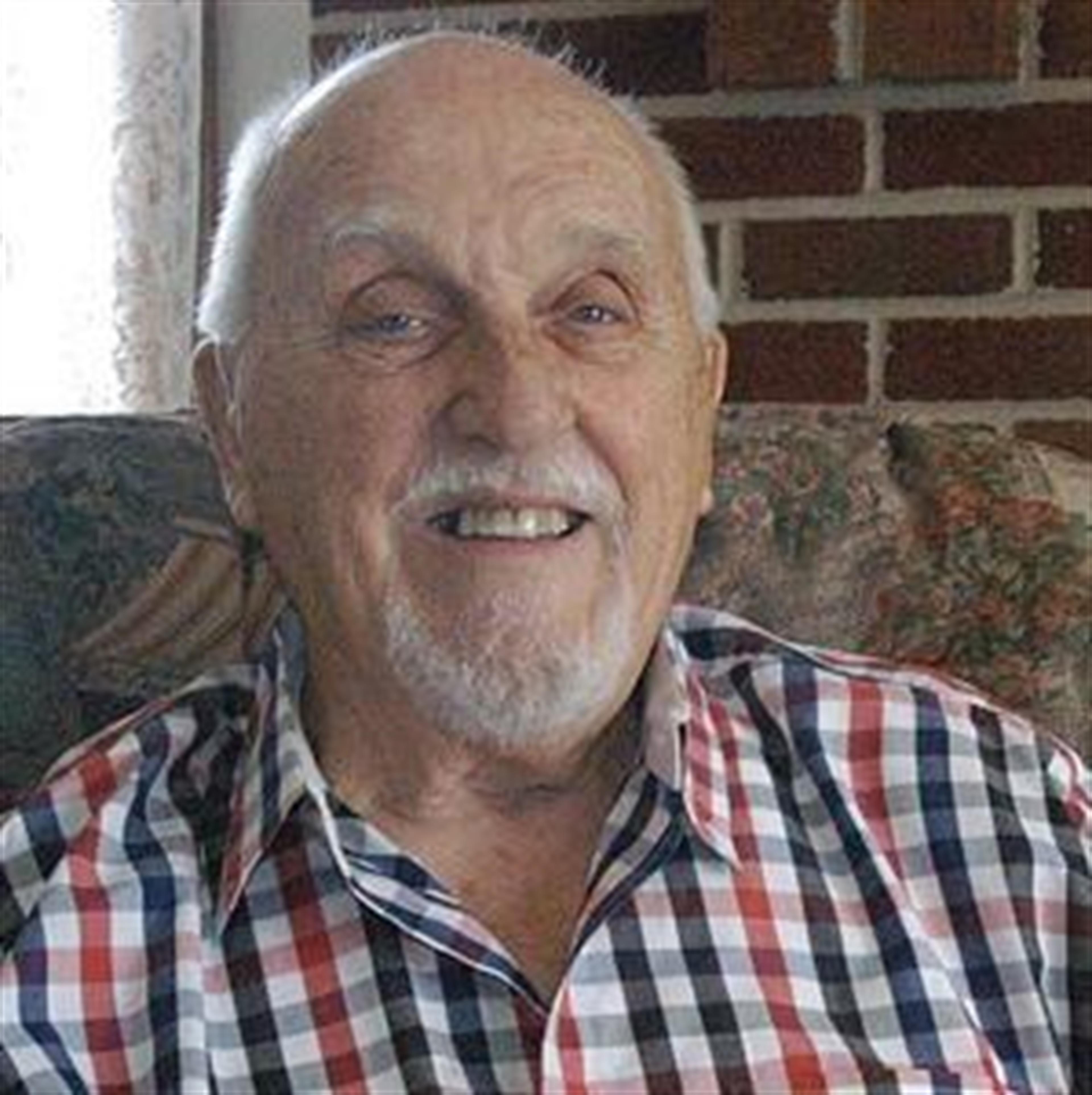 Howard Money Mills' obituary picture