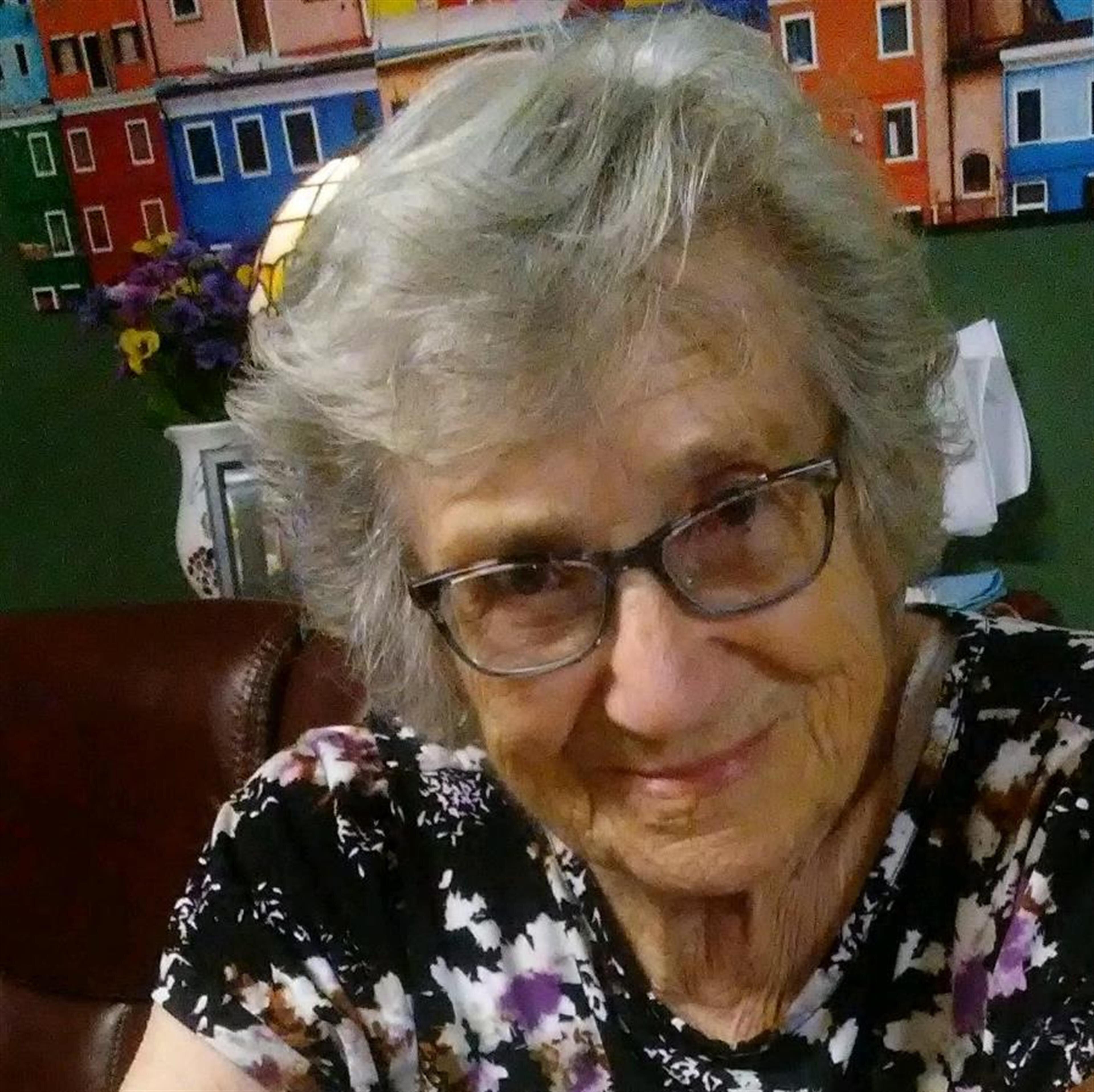 Doris R Webb