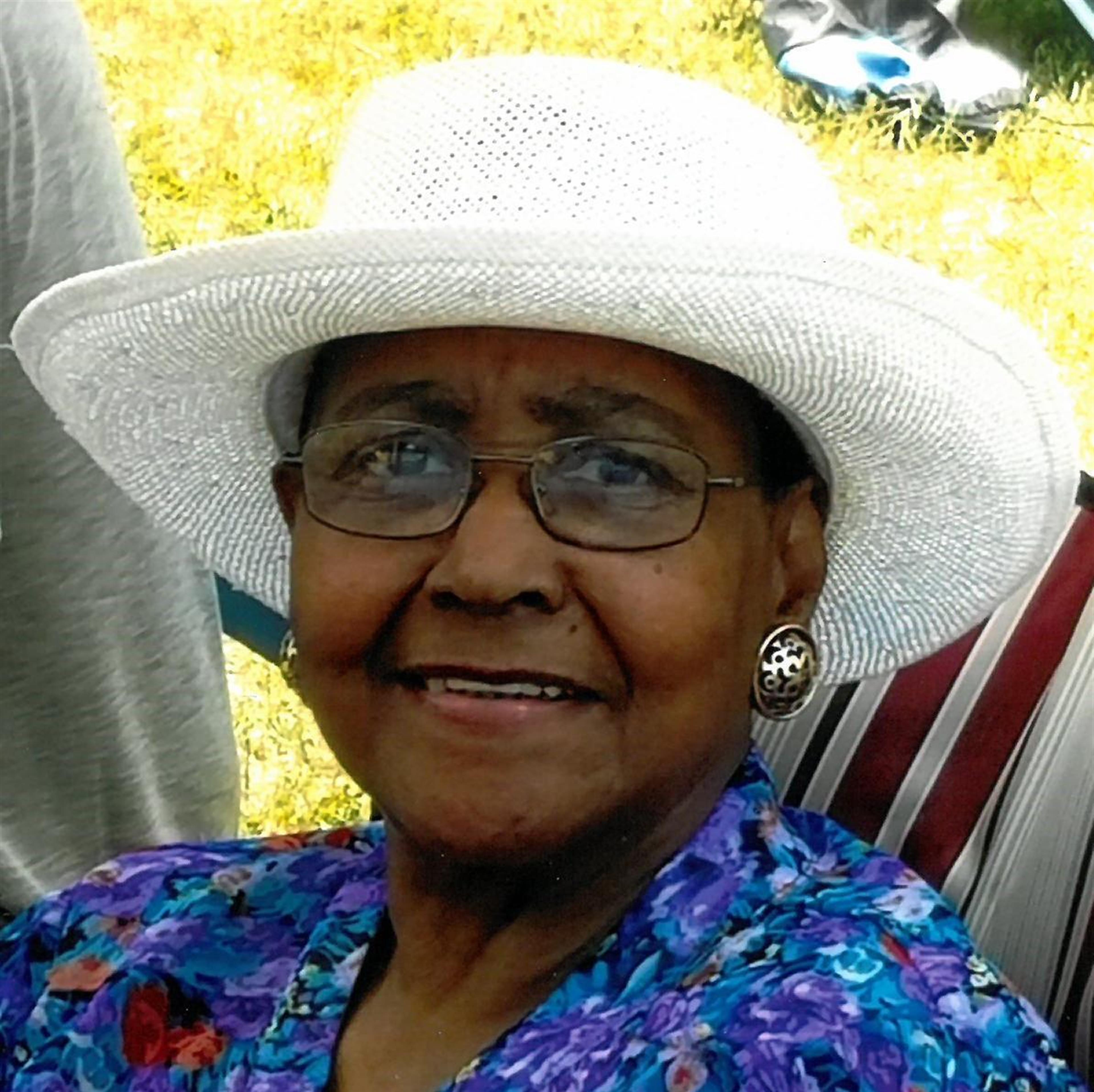 Louise (Pinkard) Montgomery Arnold's obituary picture