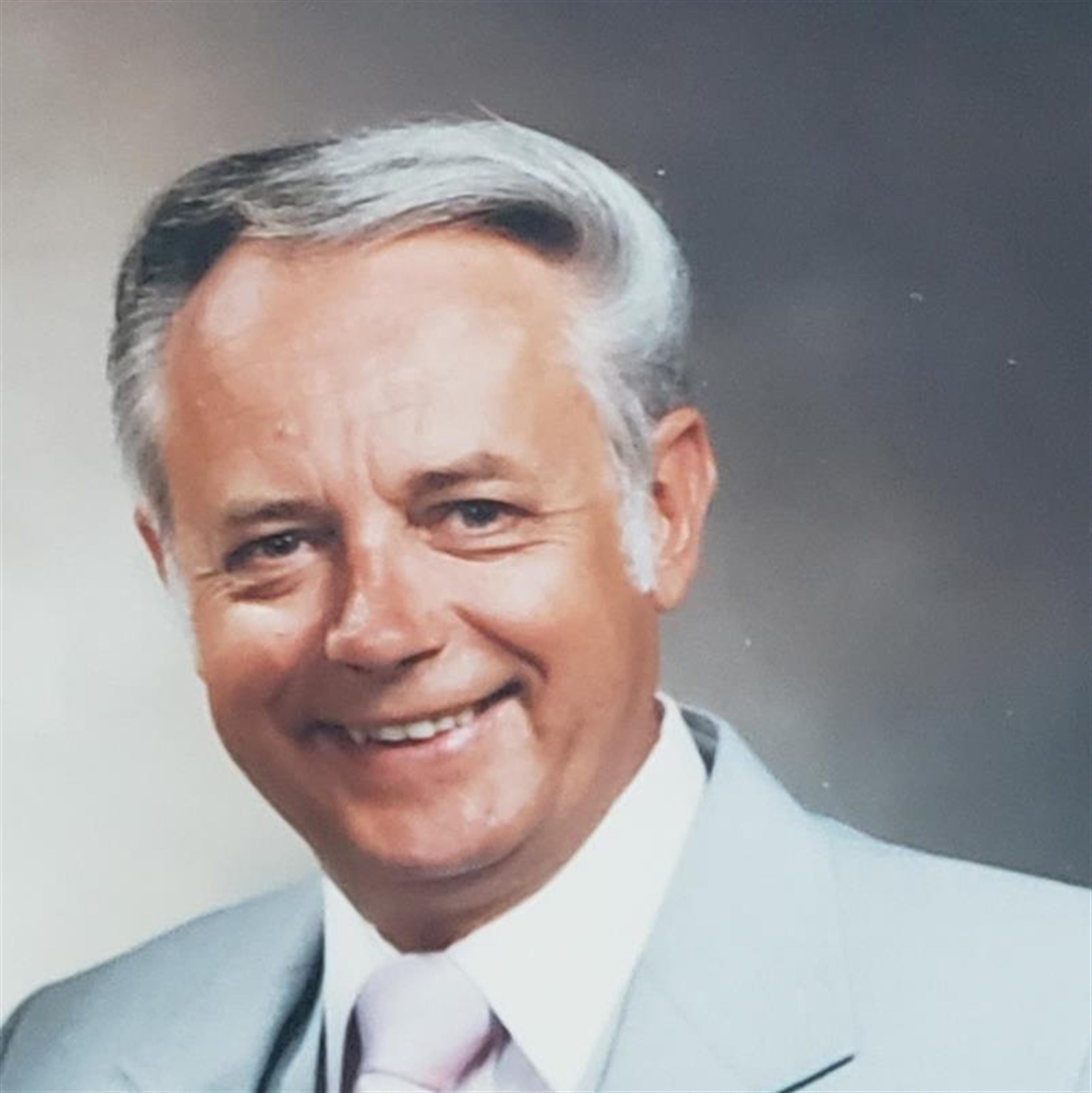 Raymond L Dlubac