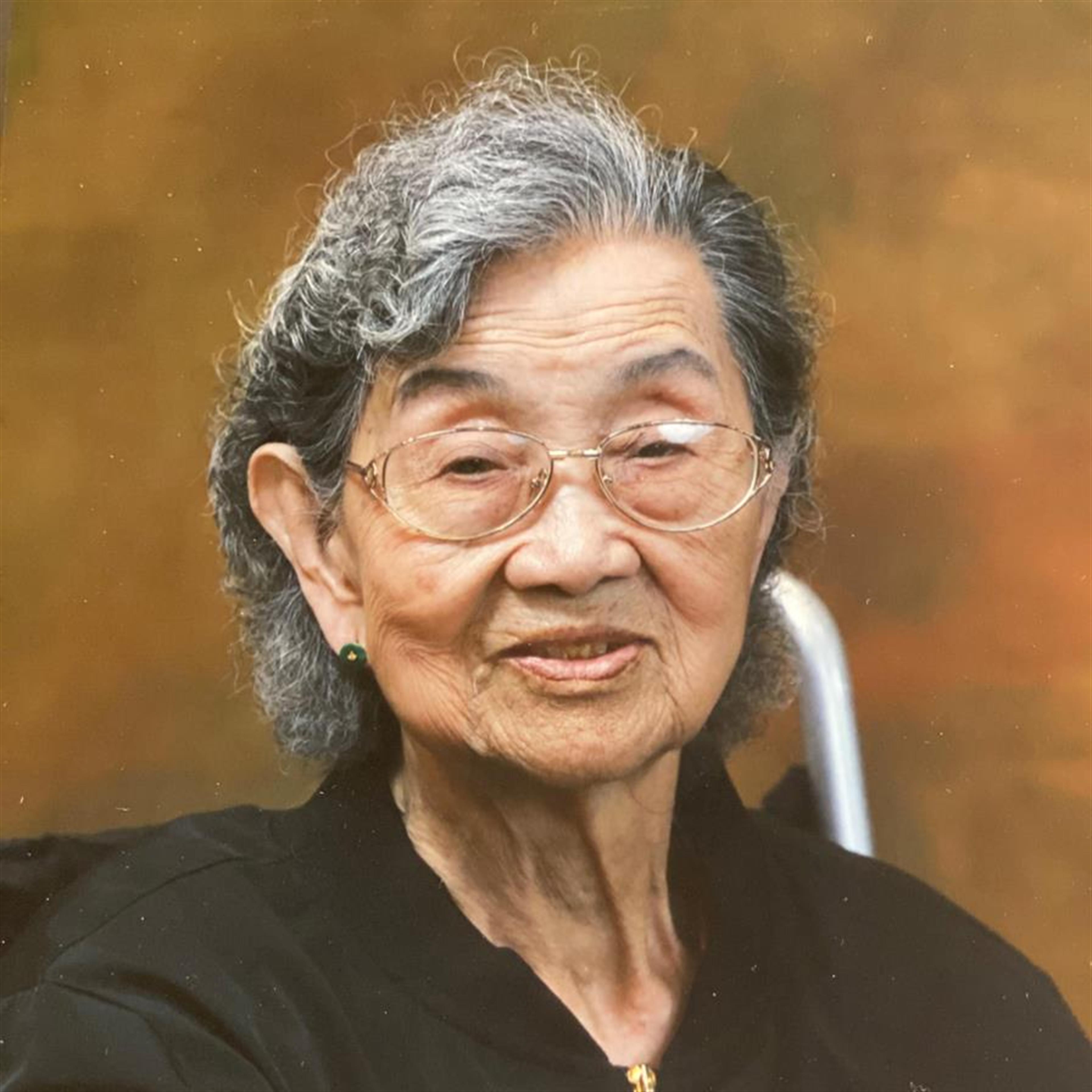 Khanh Mieng Huynh's obituary picture