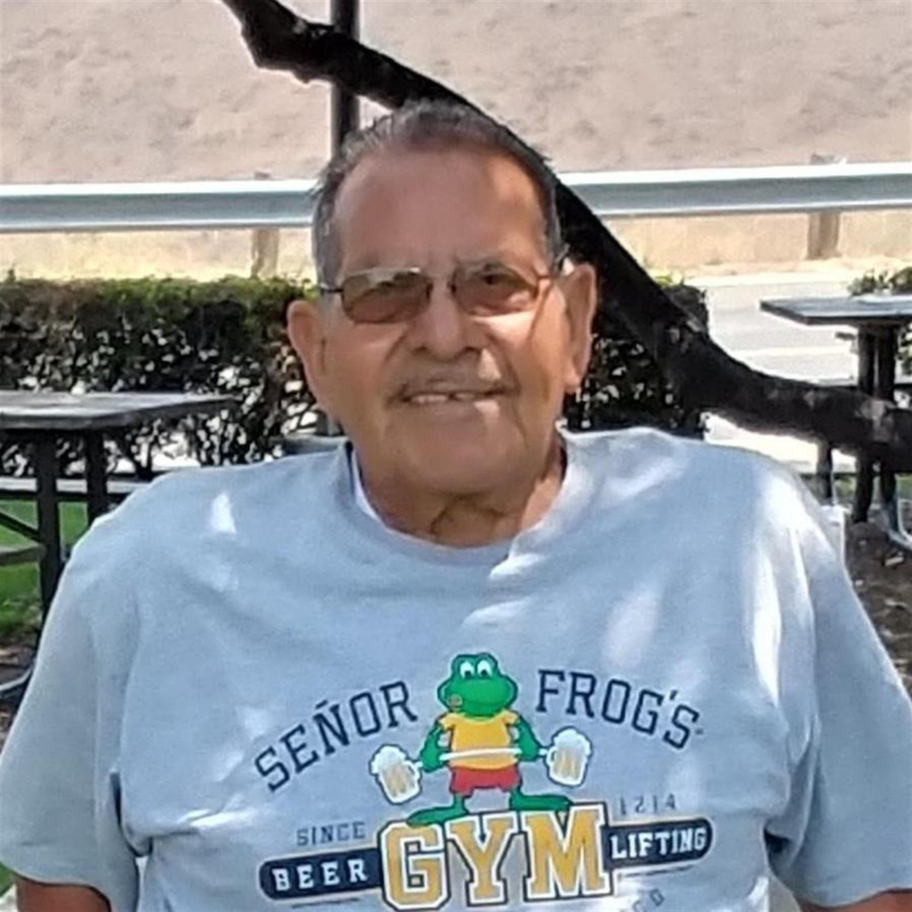 Simon L. Ponce's obituary picture