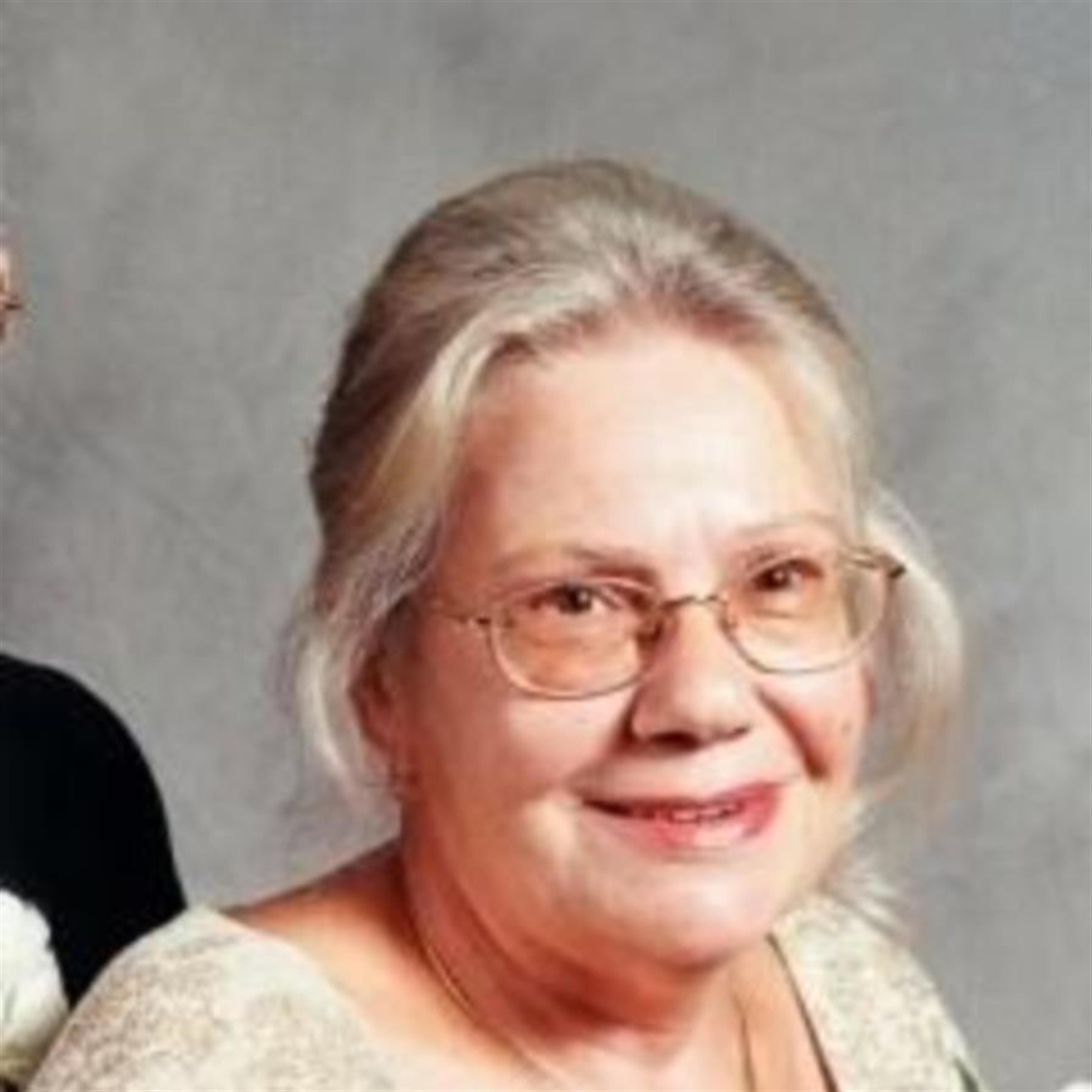 Anneliese E Sims