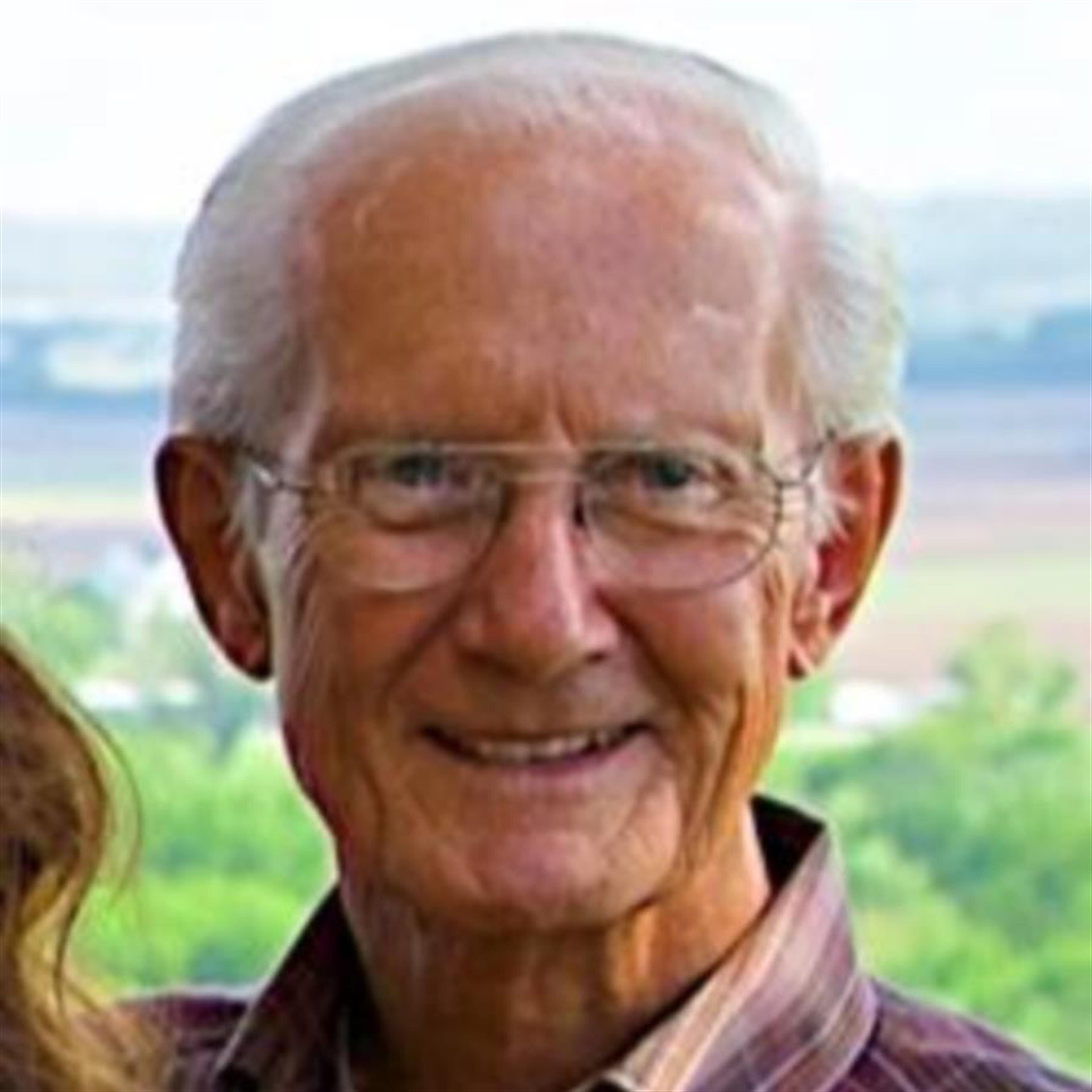 Richard L Currey