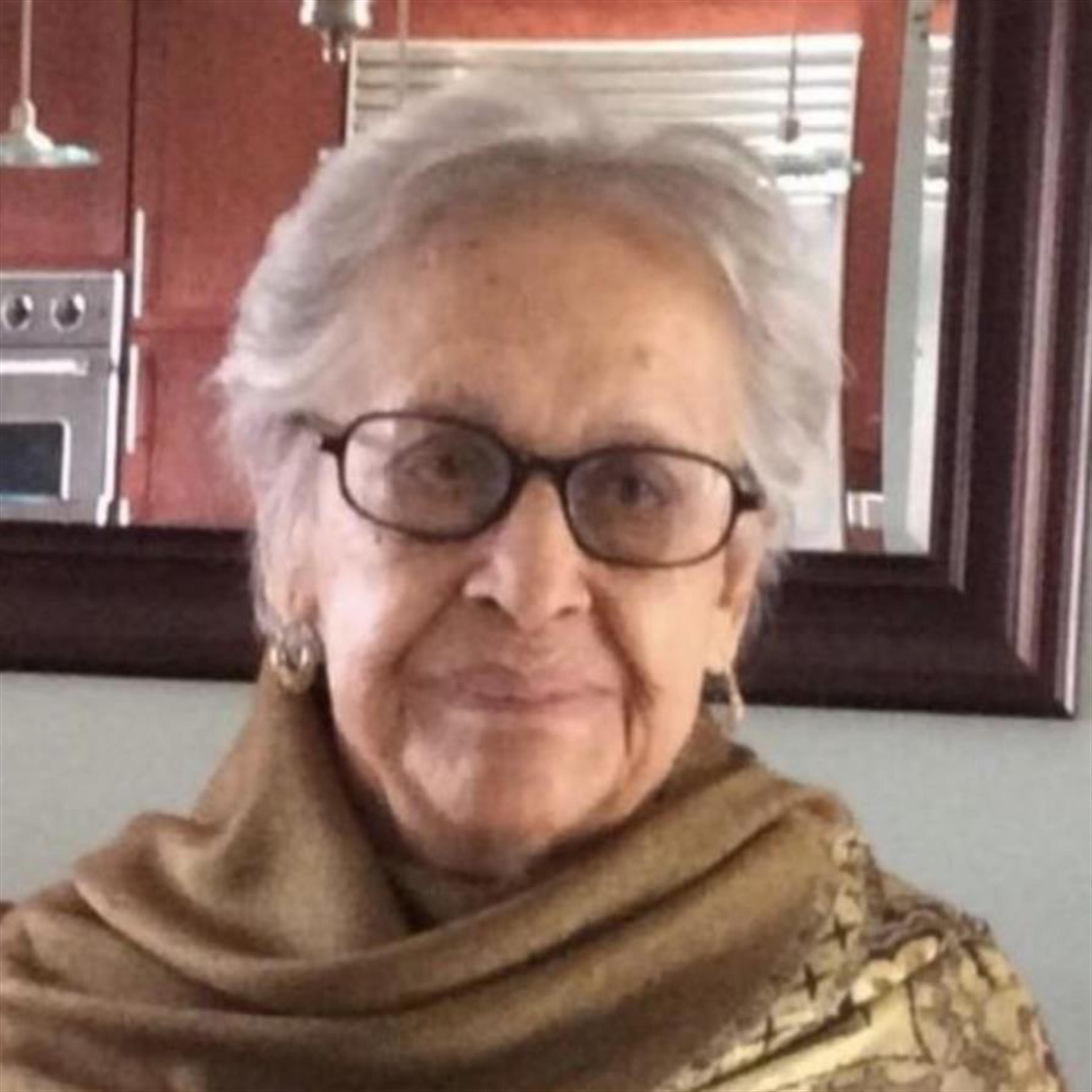 Maria Flores, "Mama Lucita"