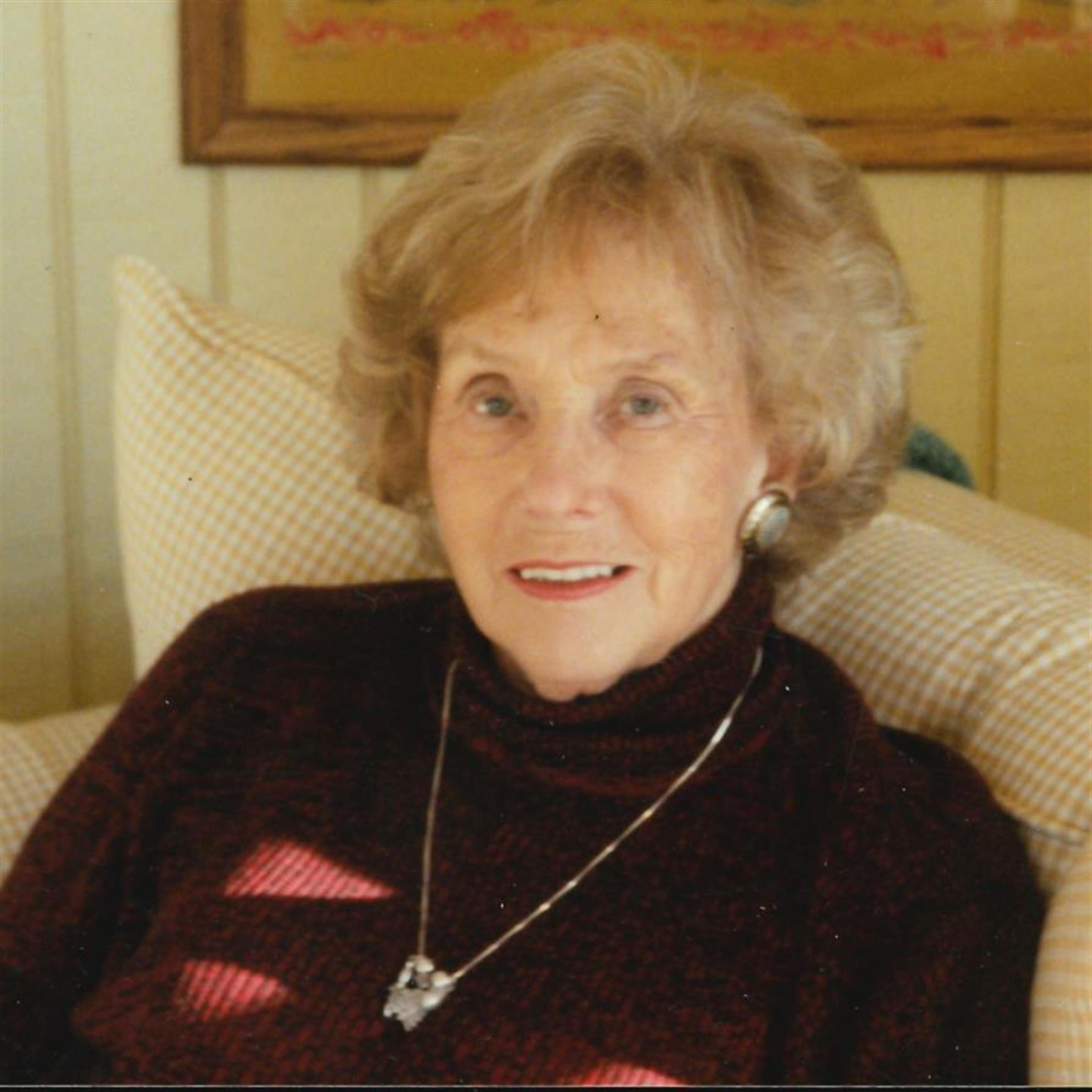 Evelyn Jo Hill