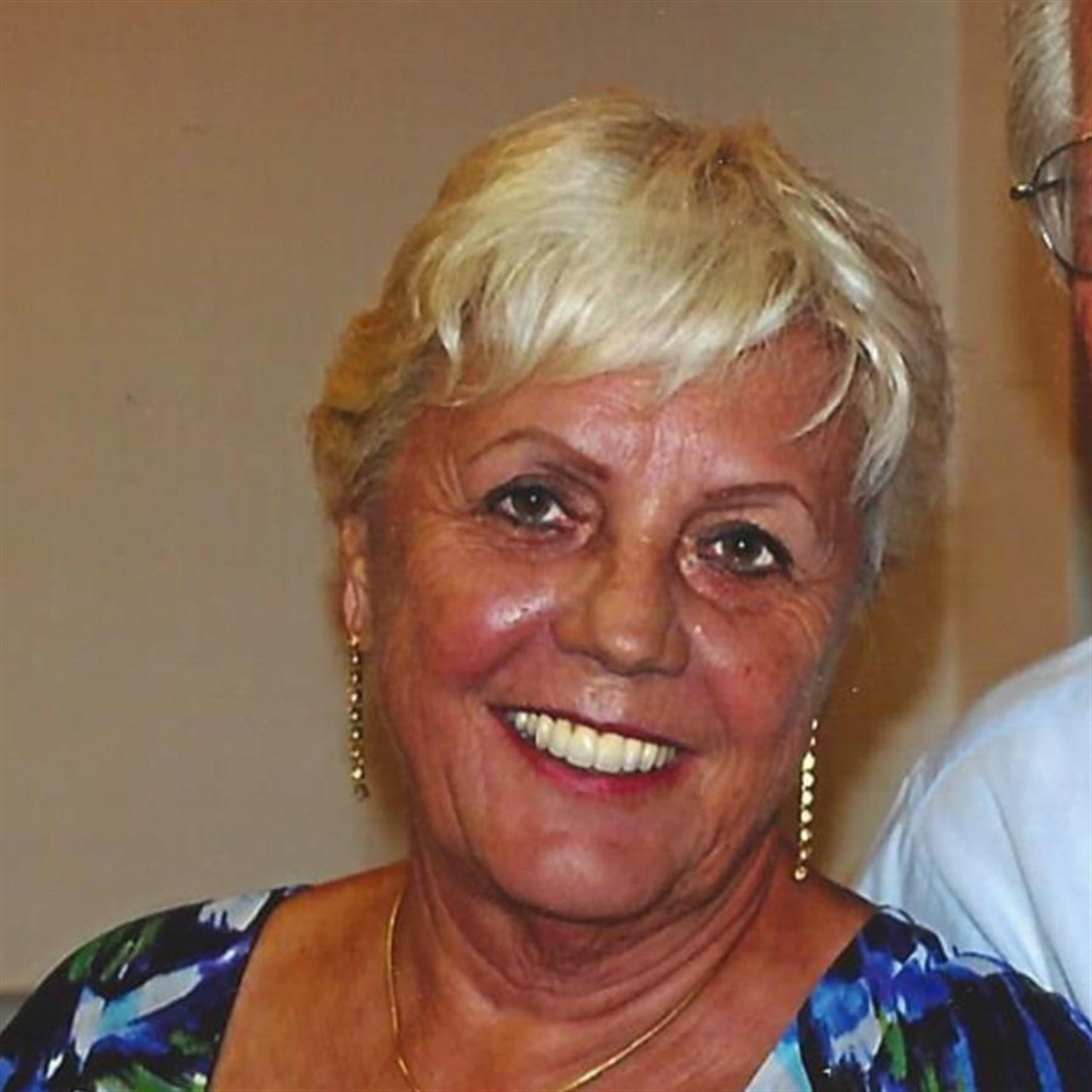 Inge M Desmore