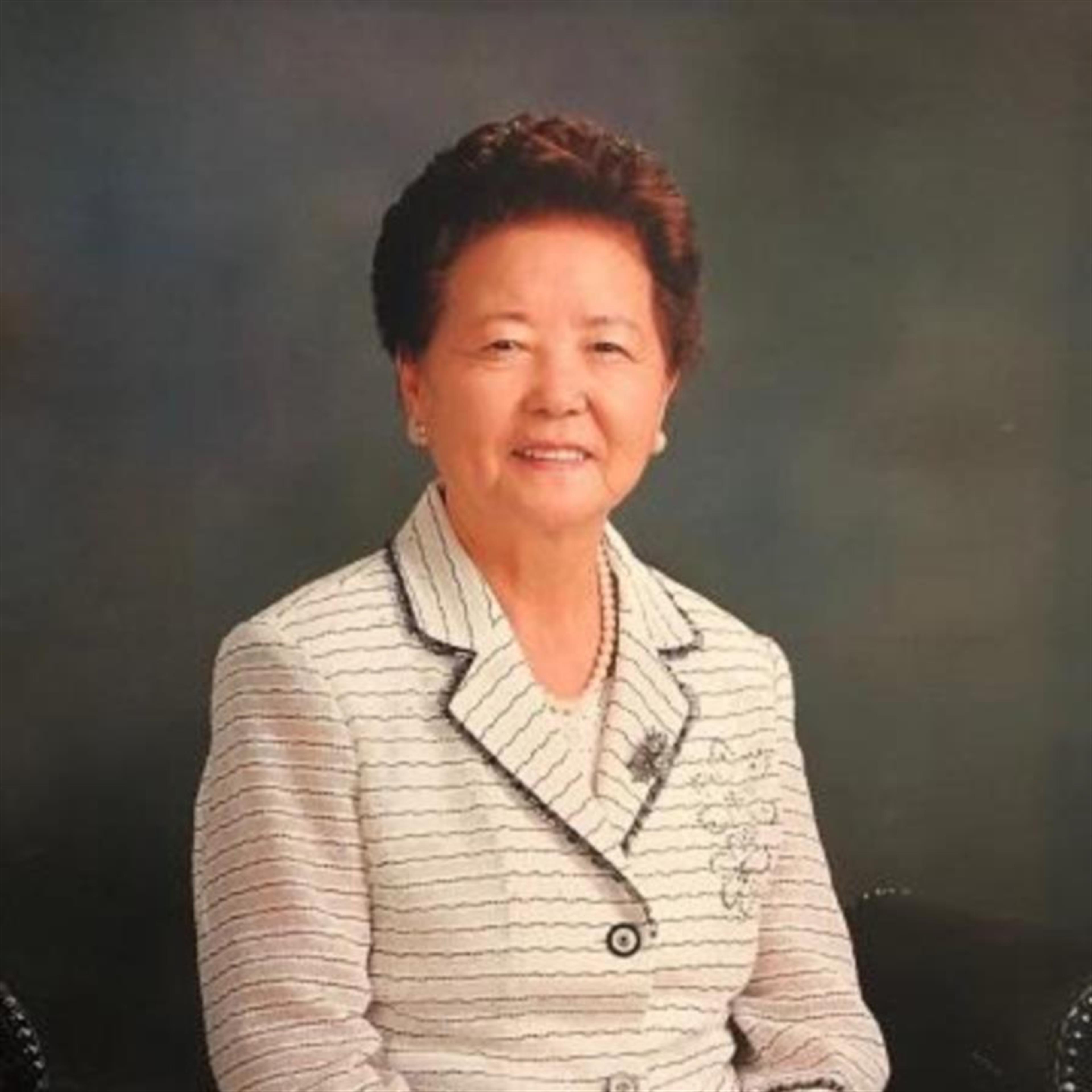 Jum Y. LEe