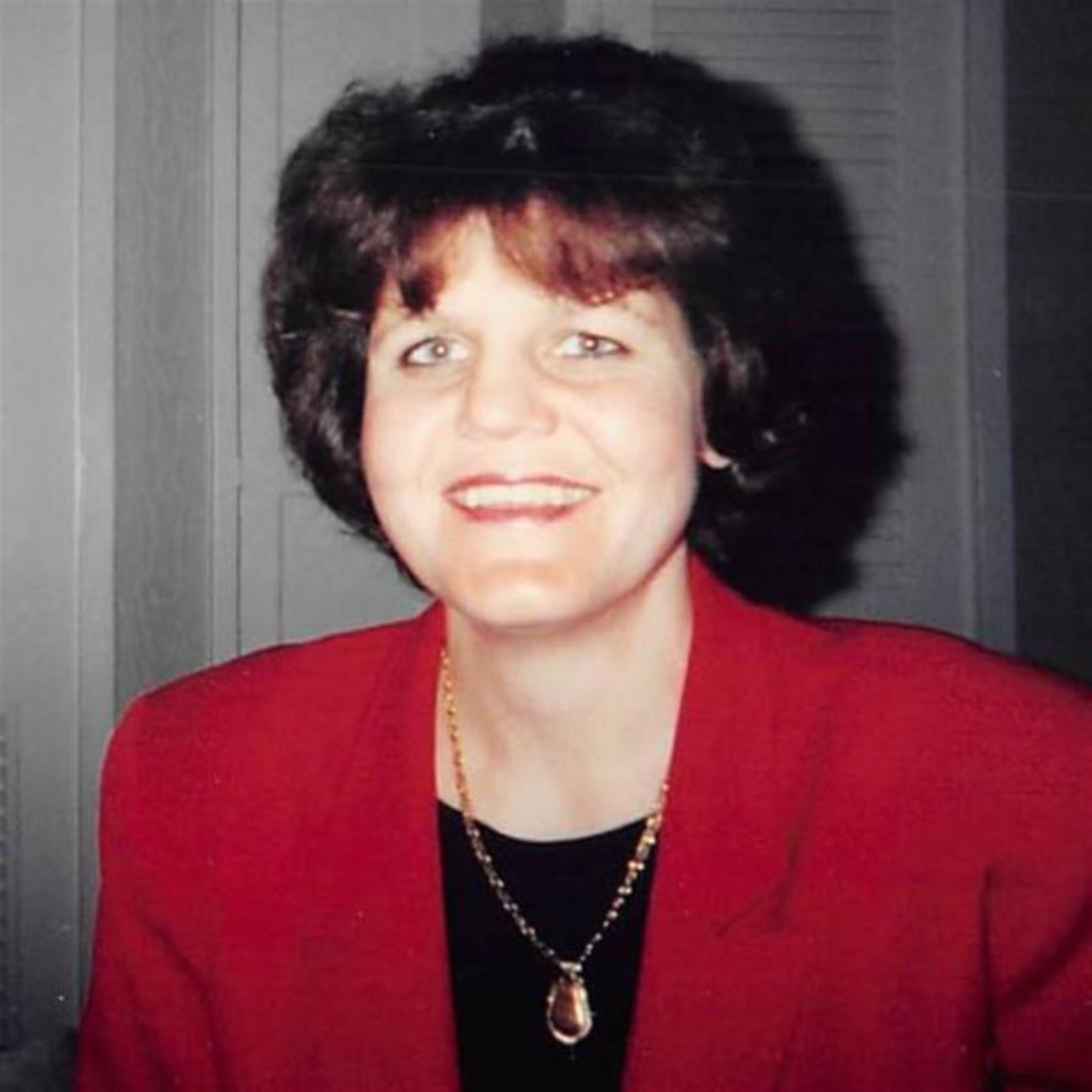 Manuela Galloza's obituary picture