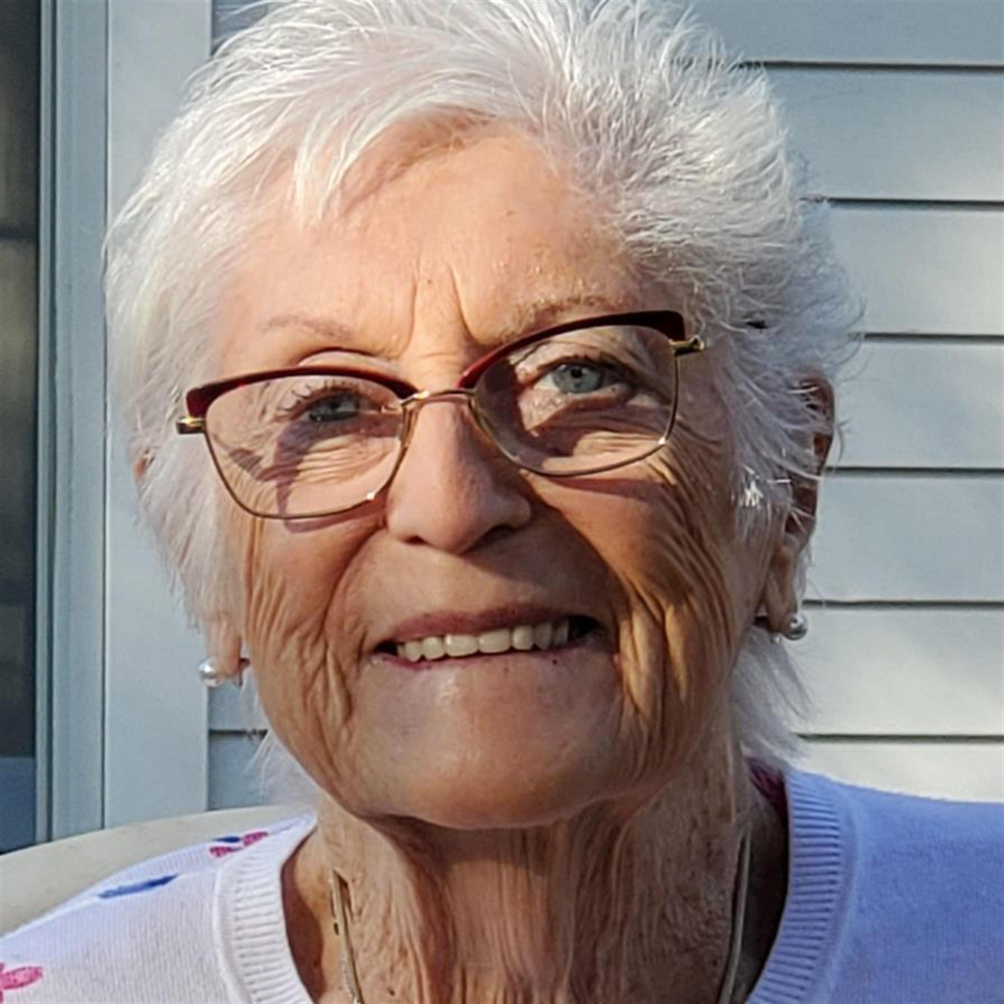 Lois M Reeves