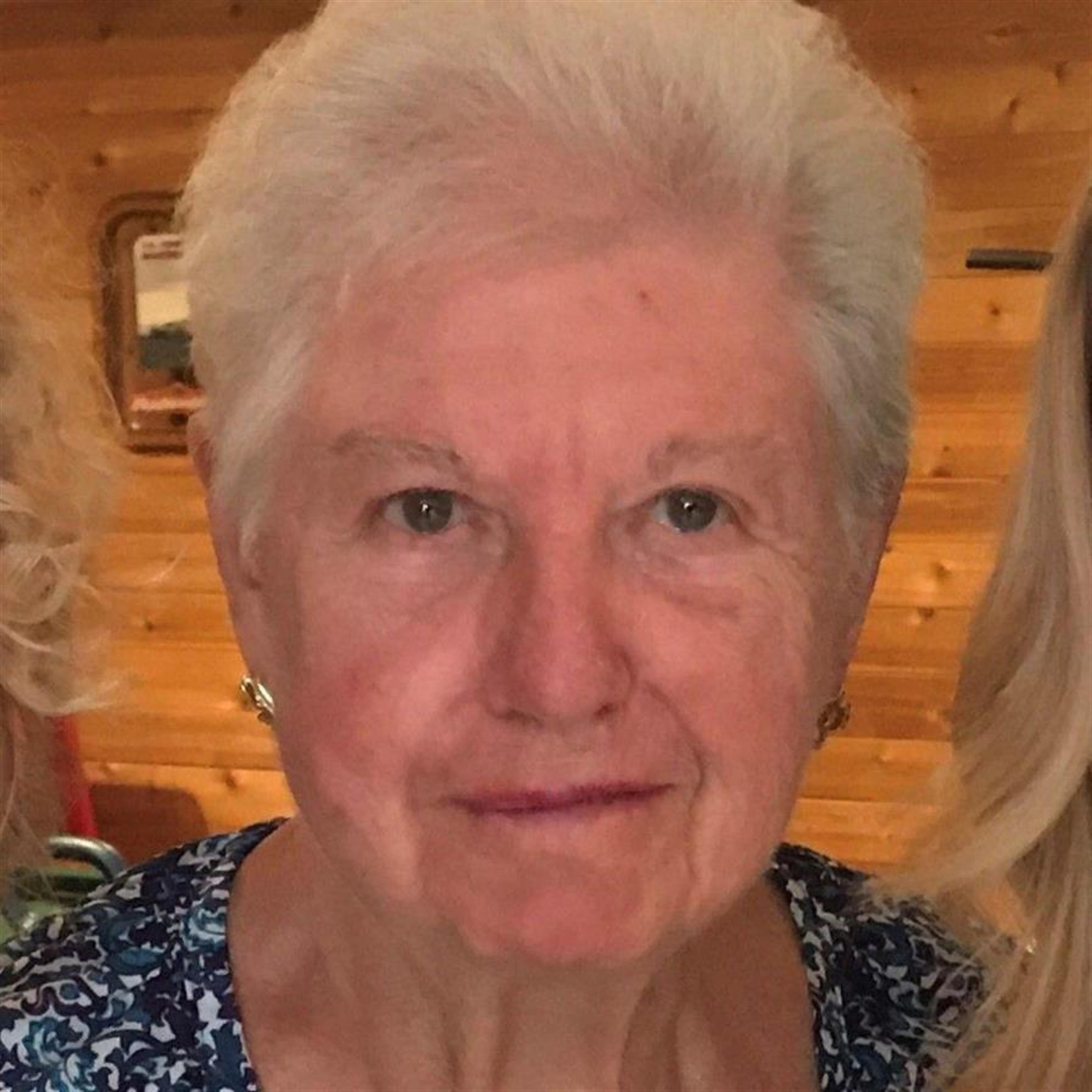 Evelyn "Laura" Stolarz