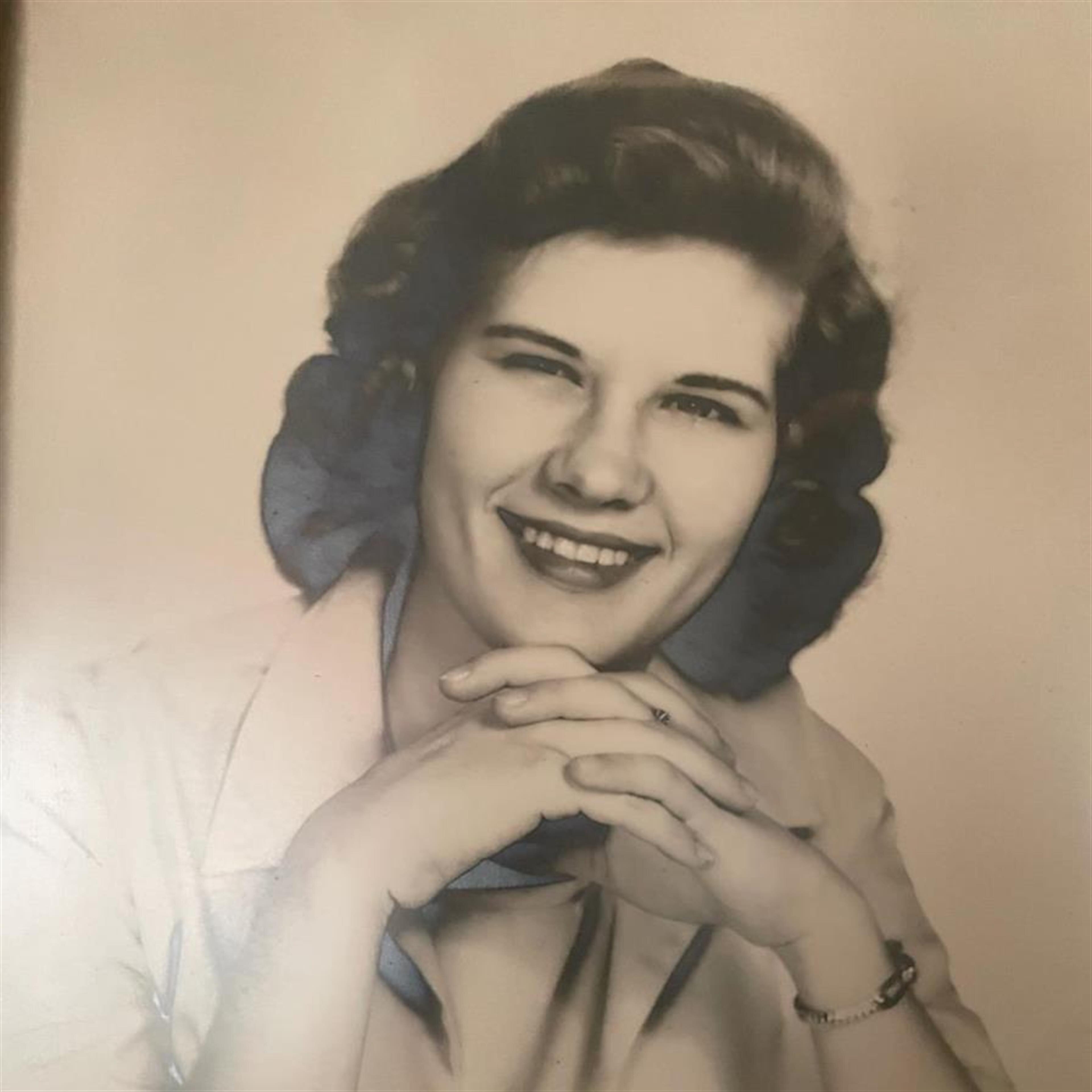 Carolyn Hart Gibson