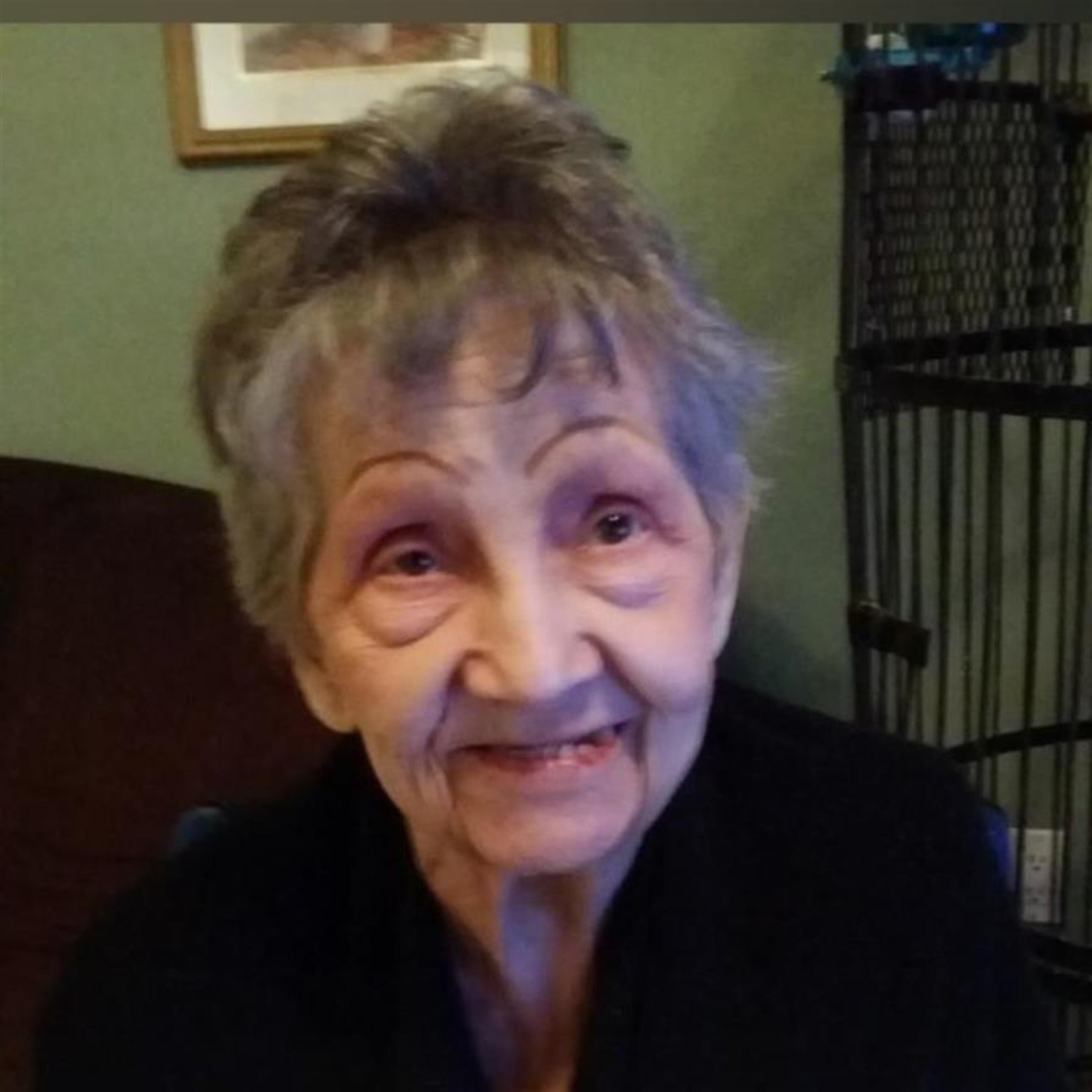 Hilda R Llaugert