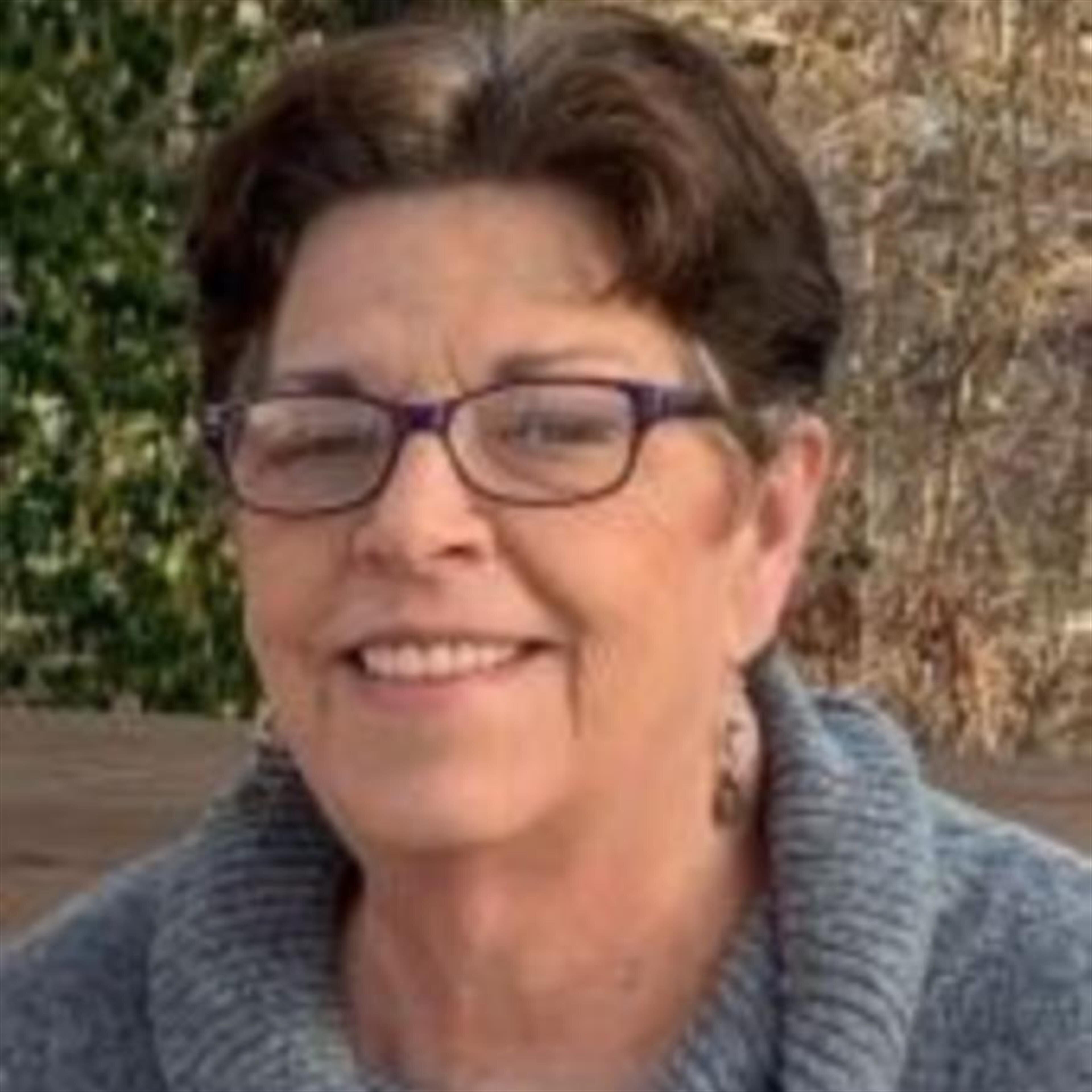 Geraldine "Geri" Wolff (Camdenton)