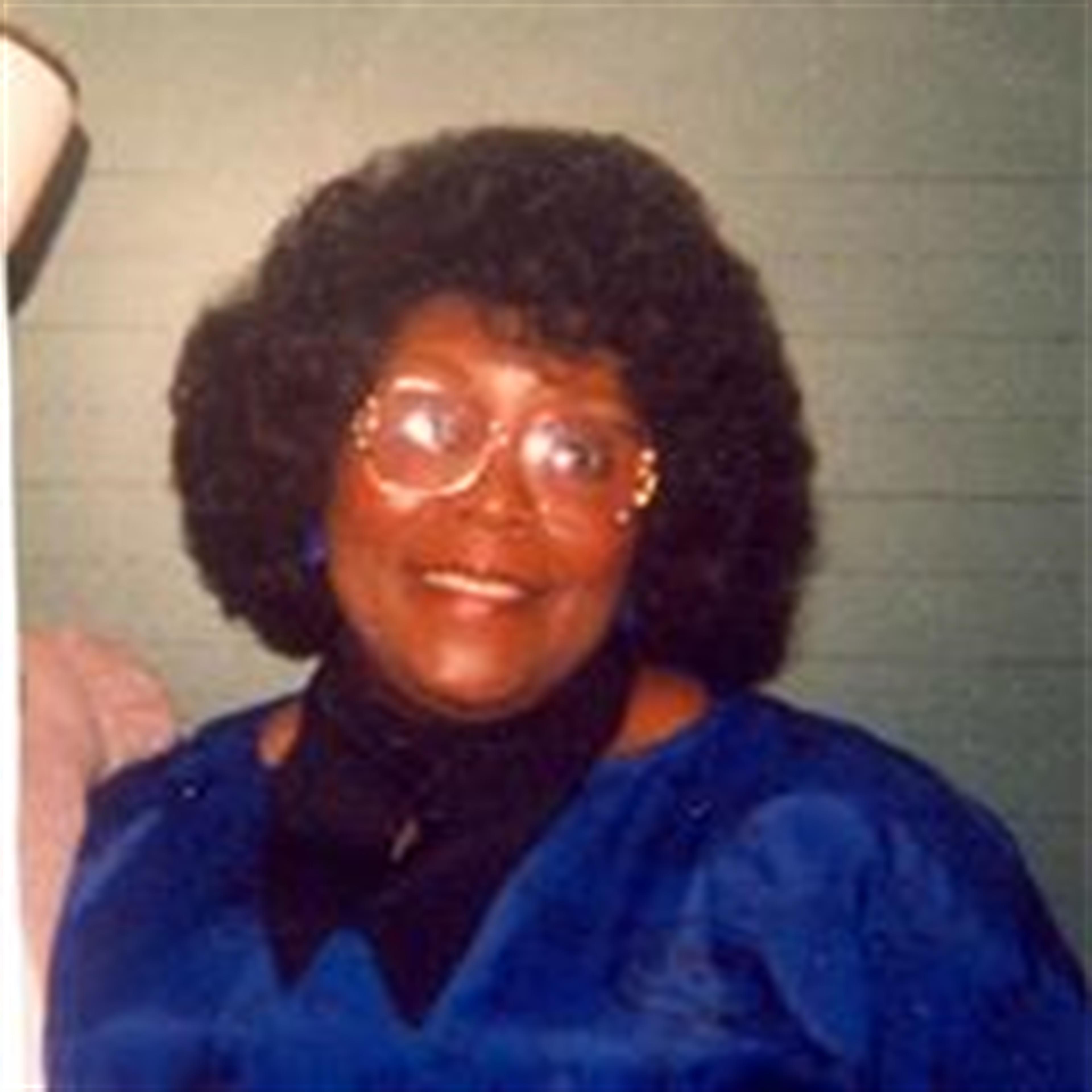 Esther Lee's obituary picture