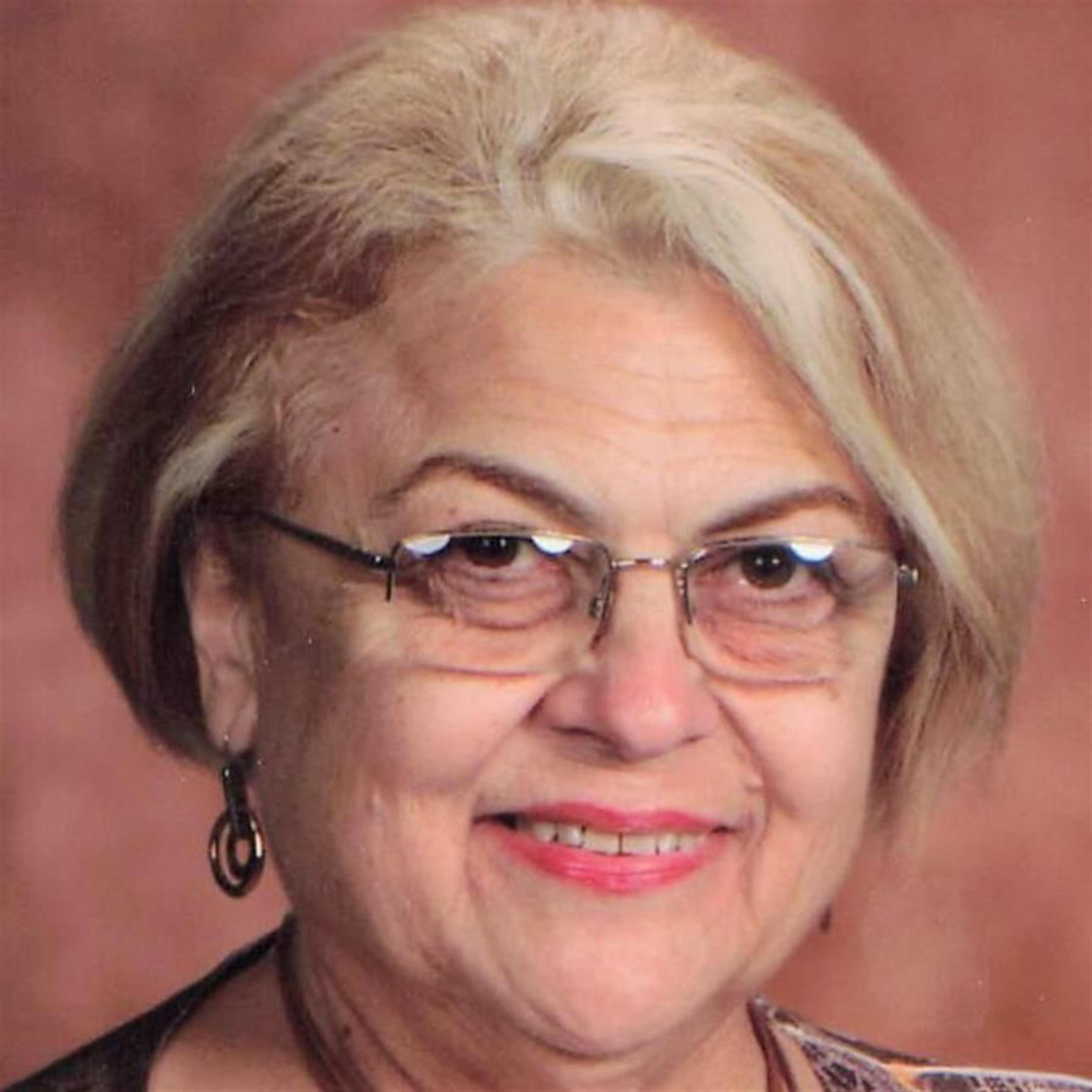 Evelyn "Evie" (Piedimonte) Komanecky