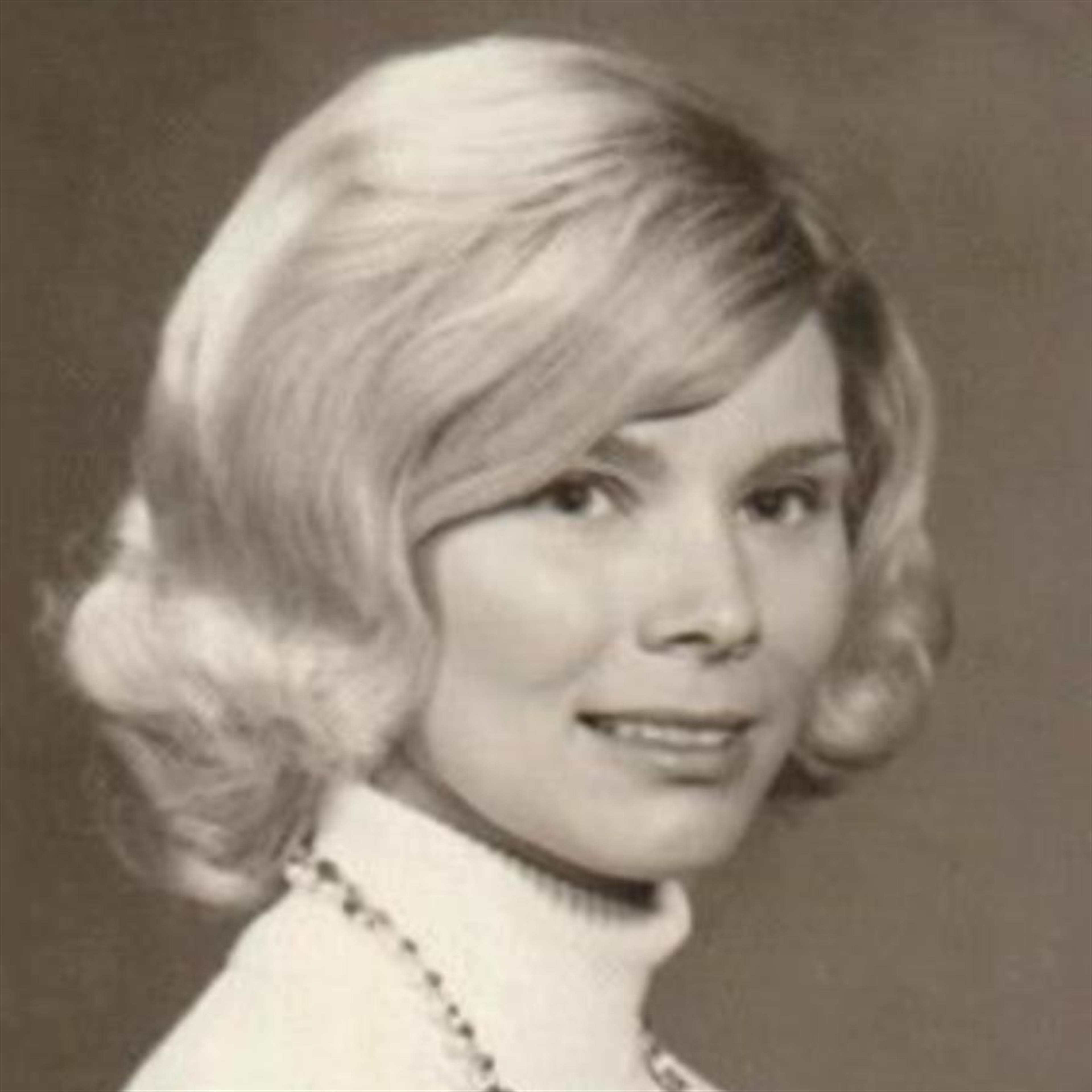 Marie Louise Curlett