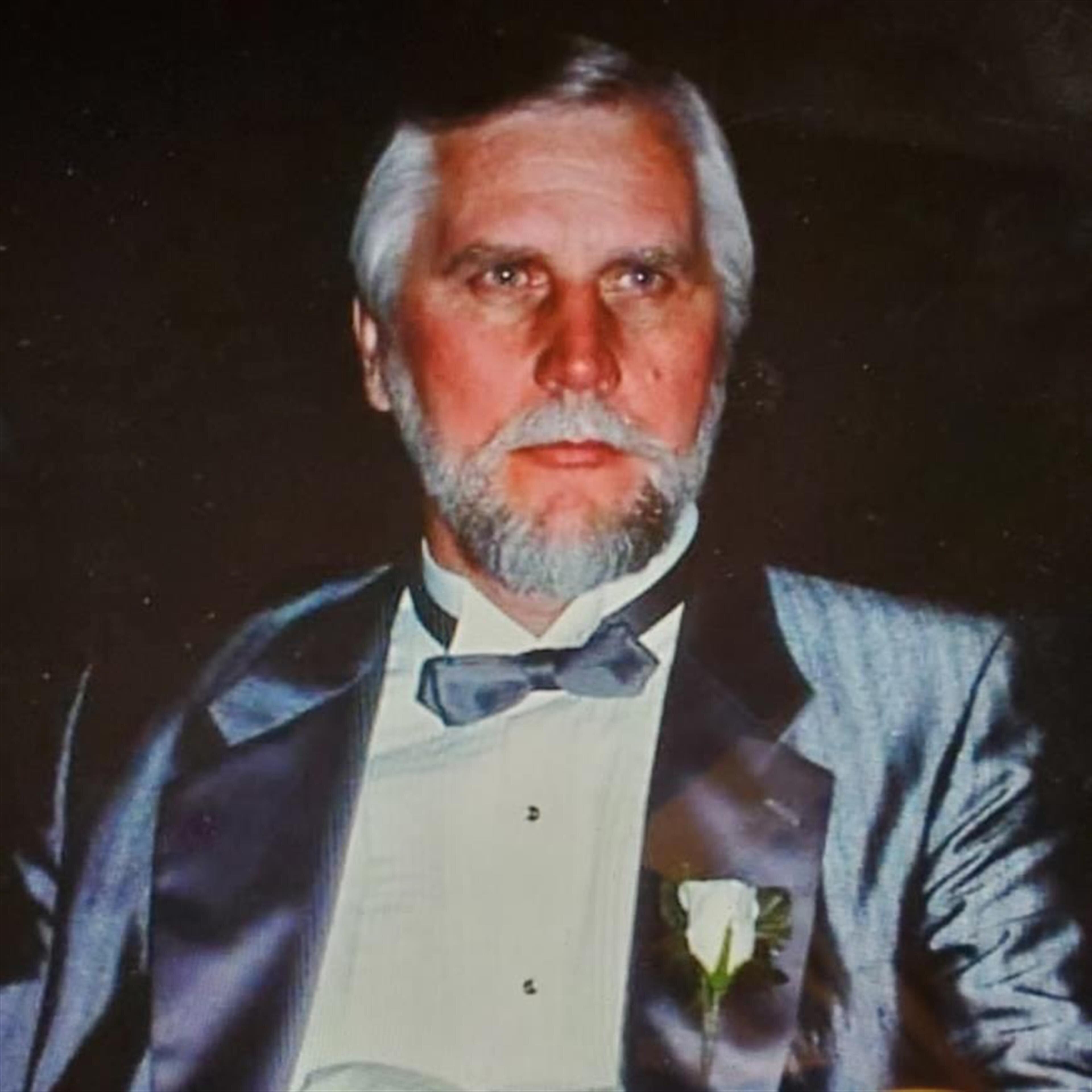 Robert "Bob" L. VanderMeer