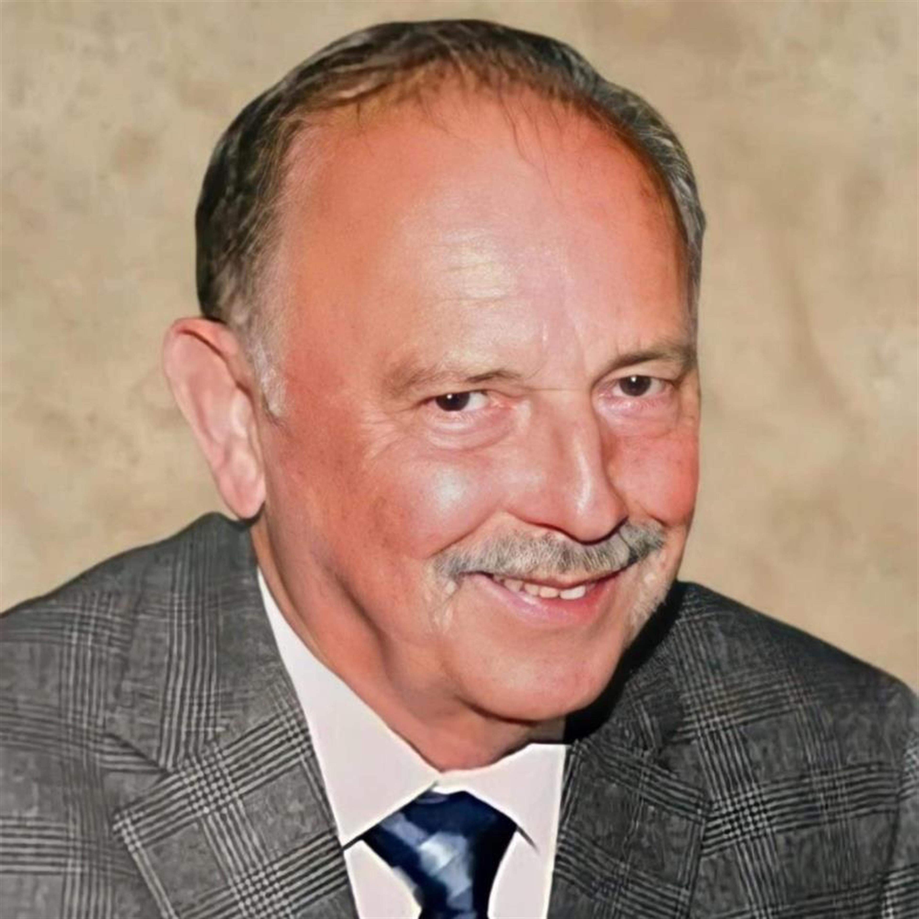 Frank H Dennis Sr