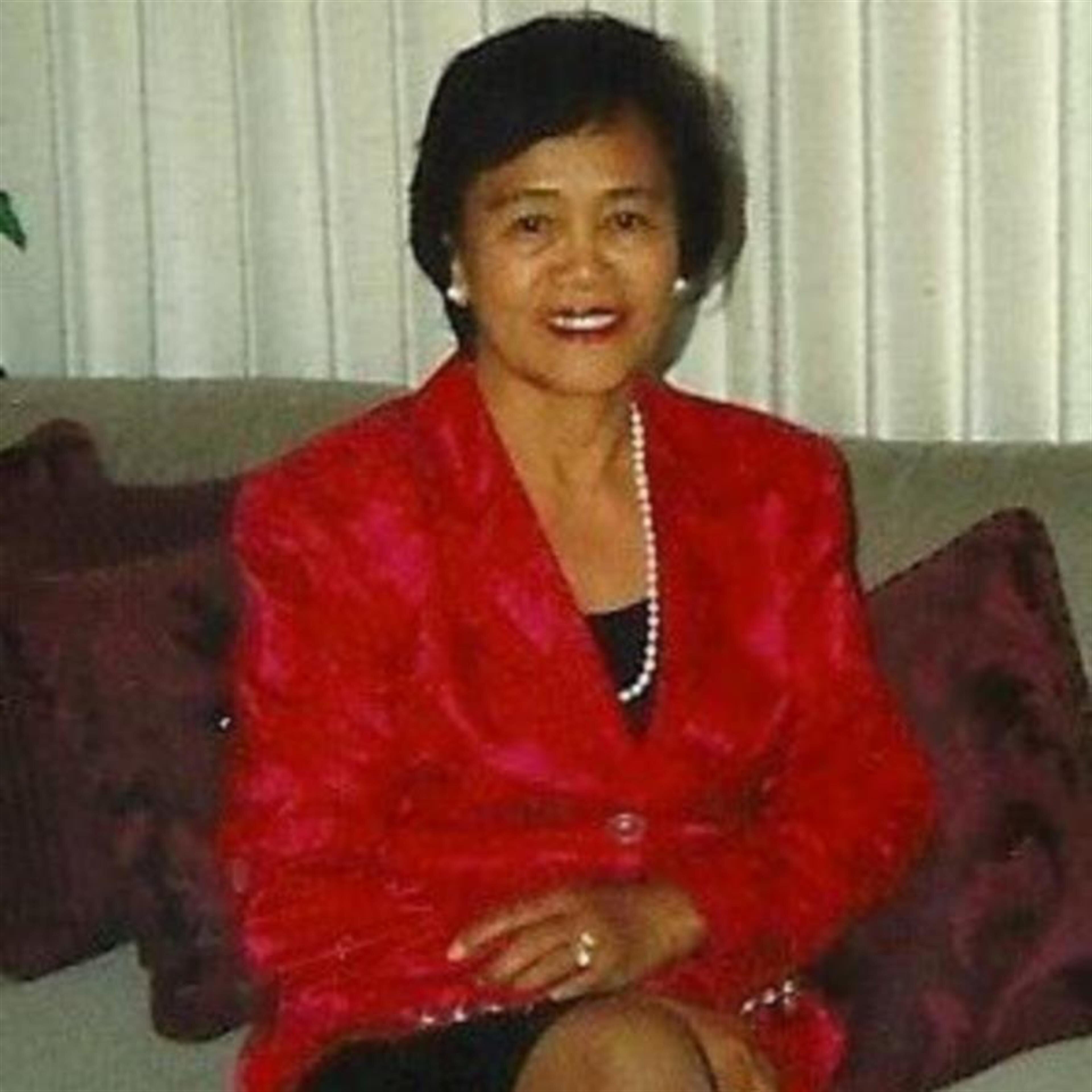 Violeta Santos Guieb