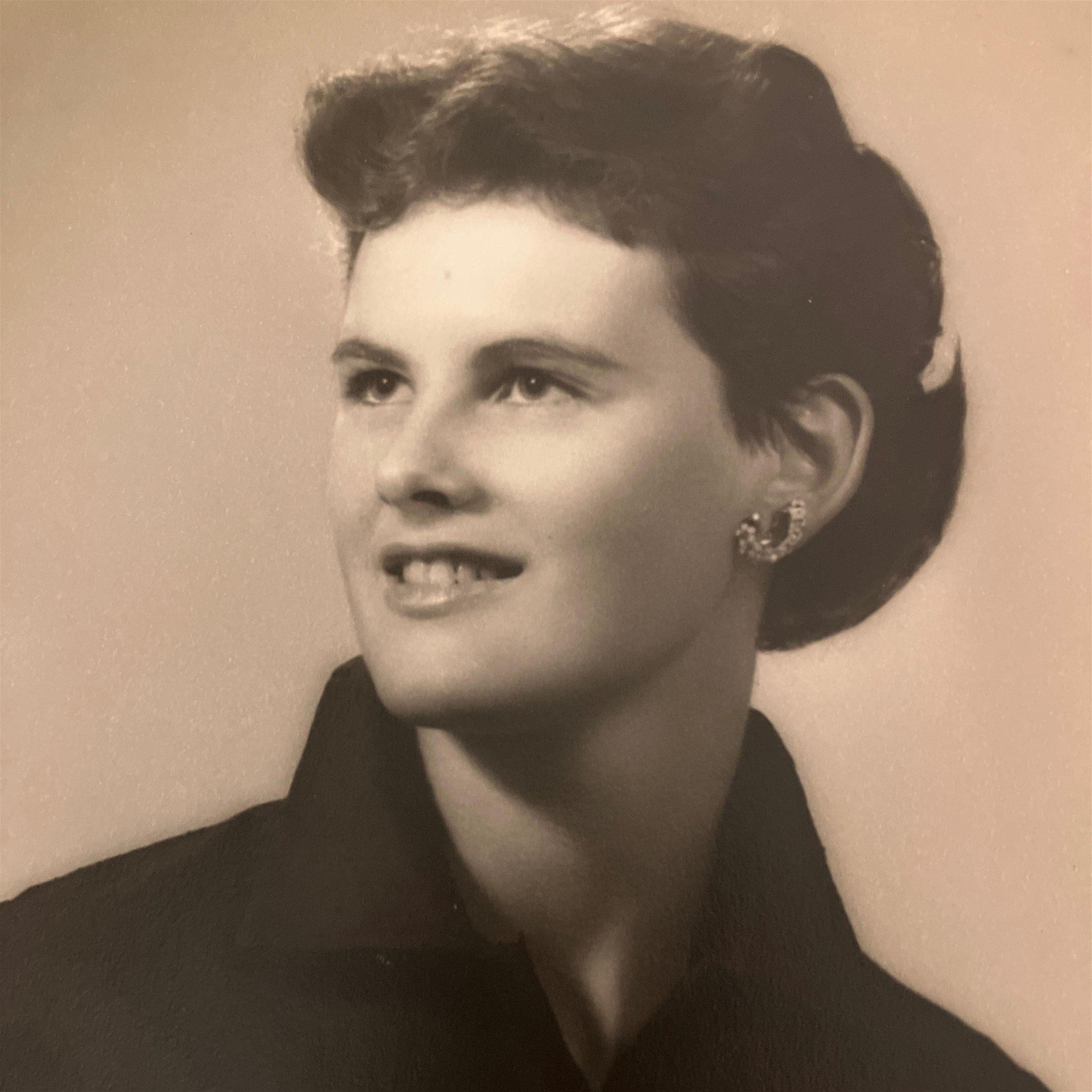 Roberta "Robbie" Snell